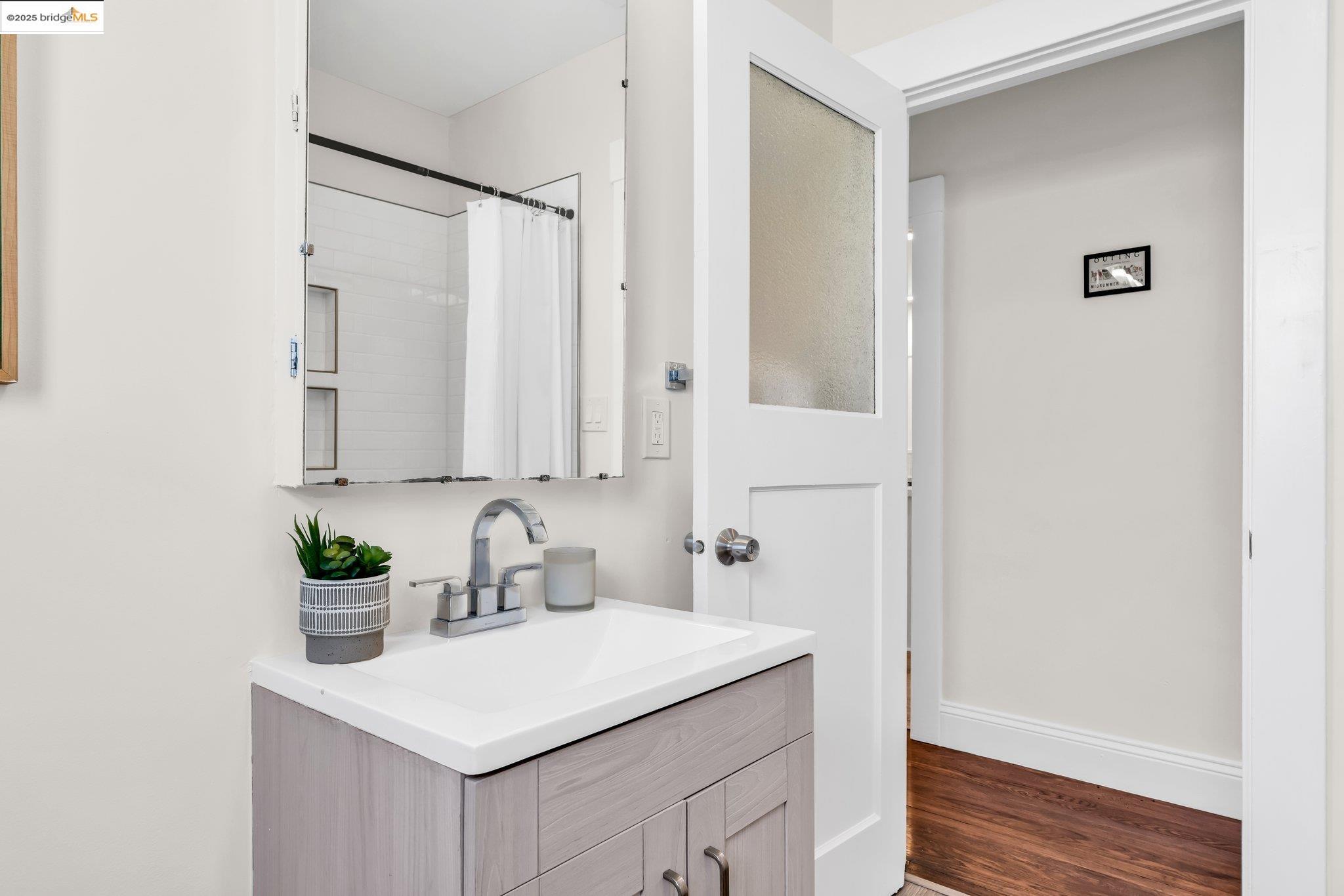 Detail Gallery Image 29 of 57 For 2442 Havenscourt Blvd, Oakland,  CA 94605 - 2 Beds | 1 Baths
