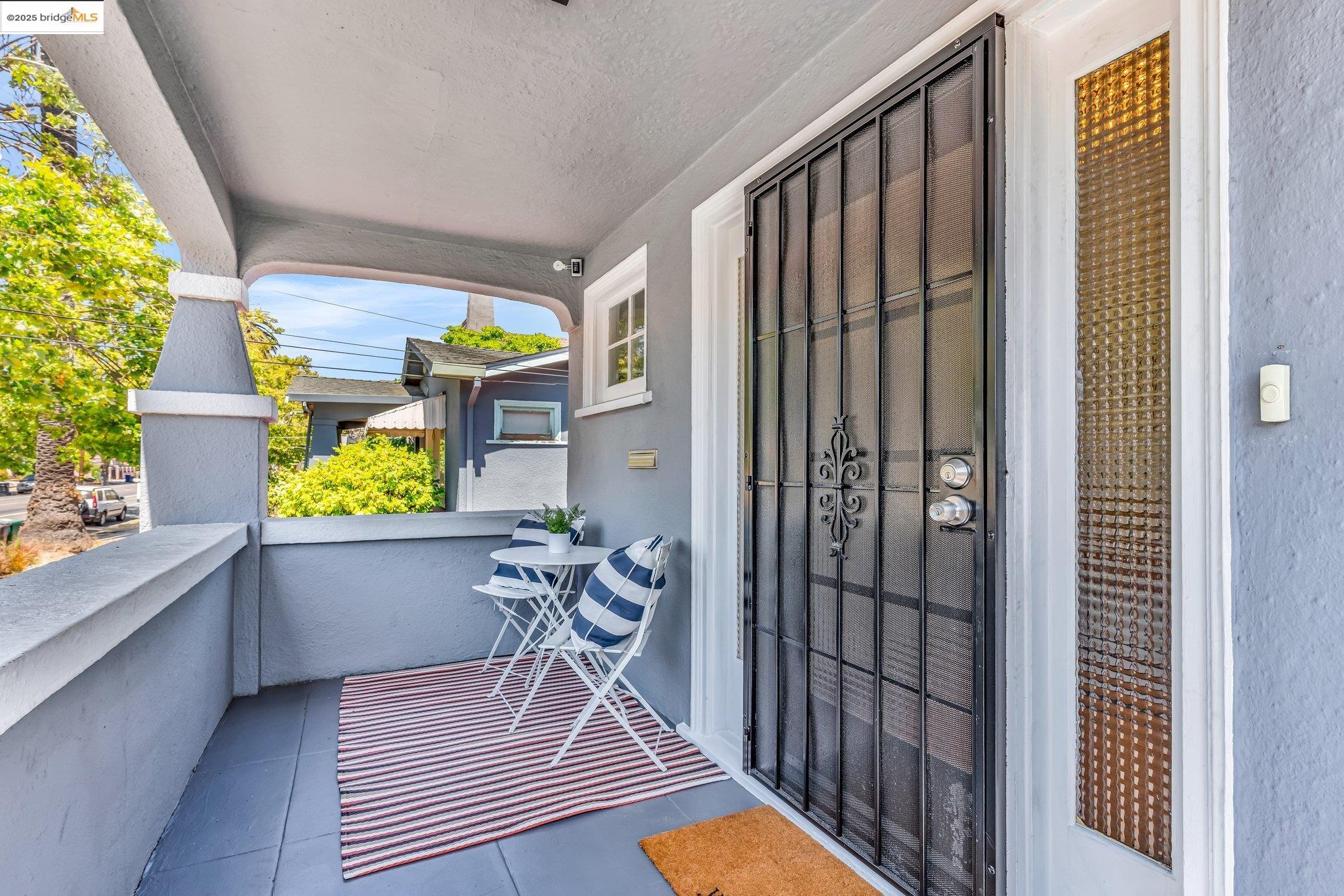 Detail Gallery Image 5 of 57 For 2442 Havenscourt Blvd, Oakland,  CA 94605 - 2 Beds | 1 Baths