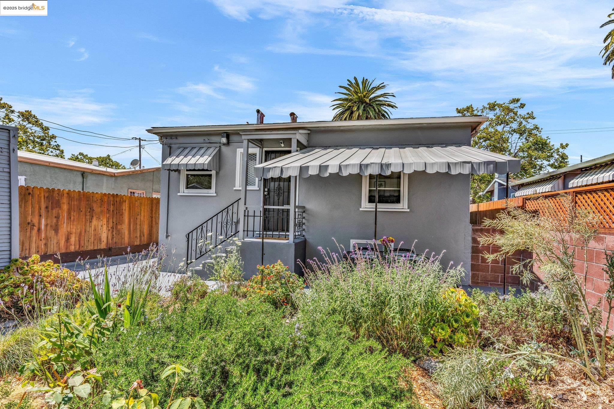 Detail Gallery Image 44 of 57 For 2442 Havenscourt Blvd, Oakland,  CA 94605 - 2 Beds | 1 Baths