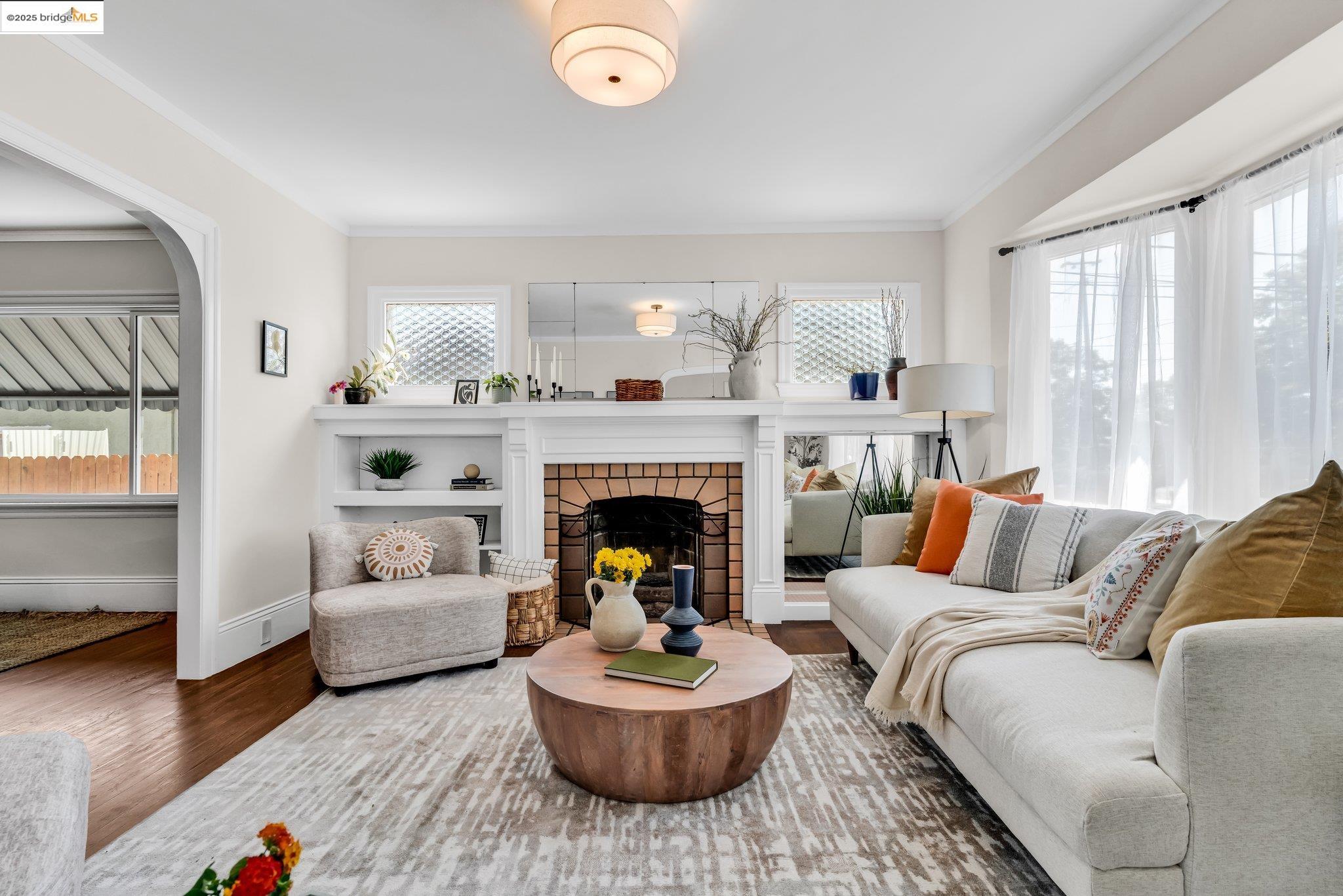 Detail Gallery Image 6 of 57 For 2442 Havenscourt Blvd, Oakland,  CA 94605 - 2 Beds | 1 Baths