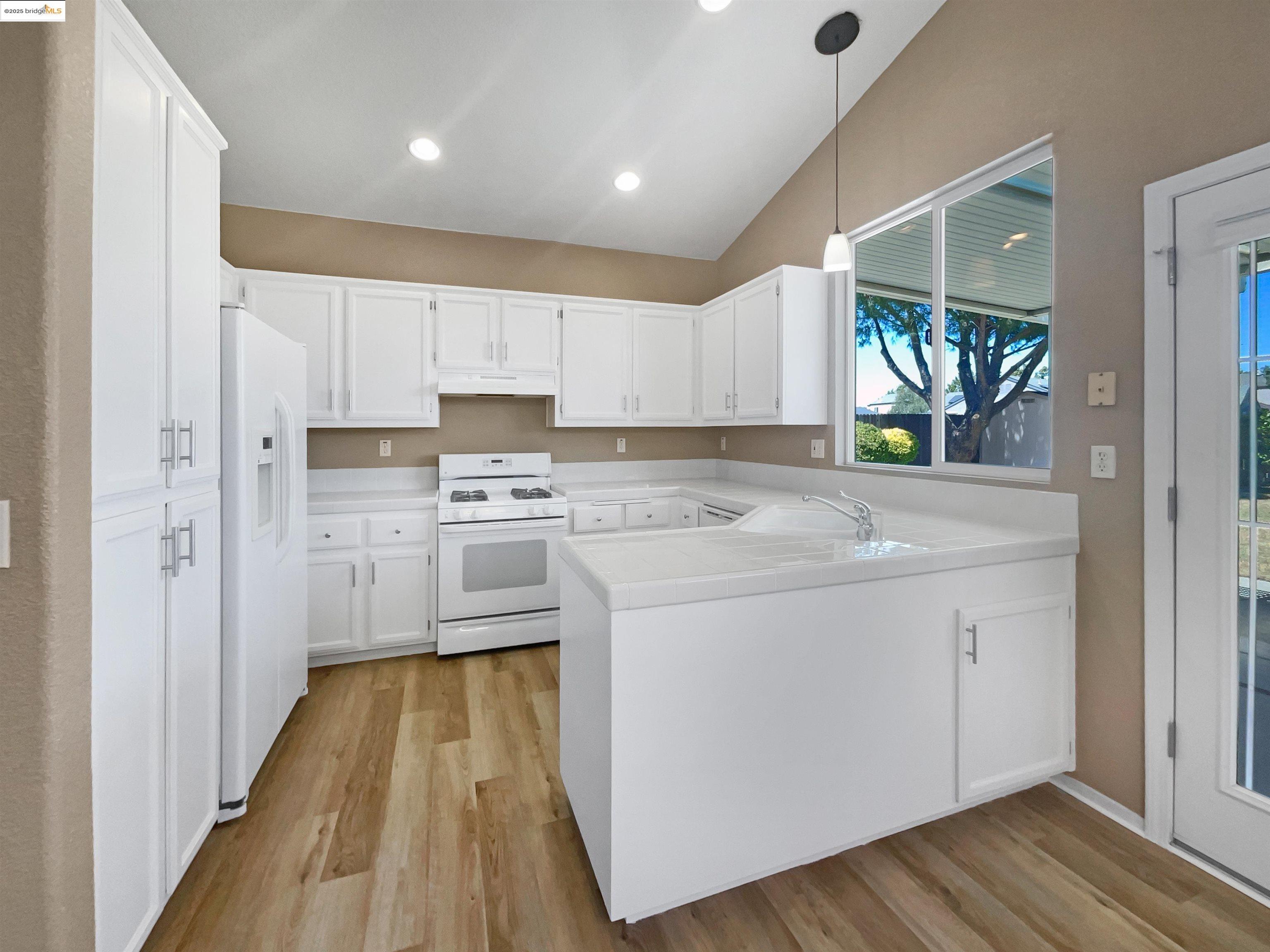 Detail Gallery Image 6 of 31 For 560 Stewart Way, Rio Vista,  CA 94571 - 3 Beds | 2 Baths
