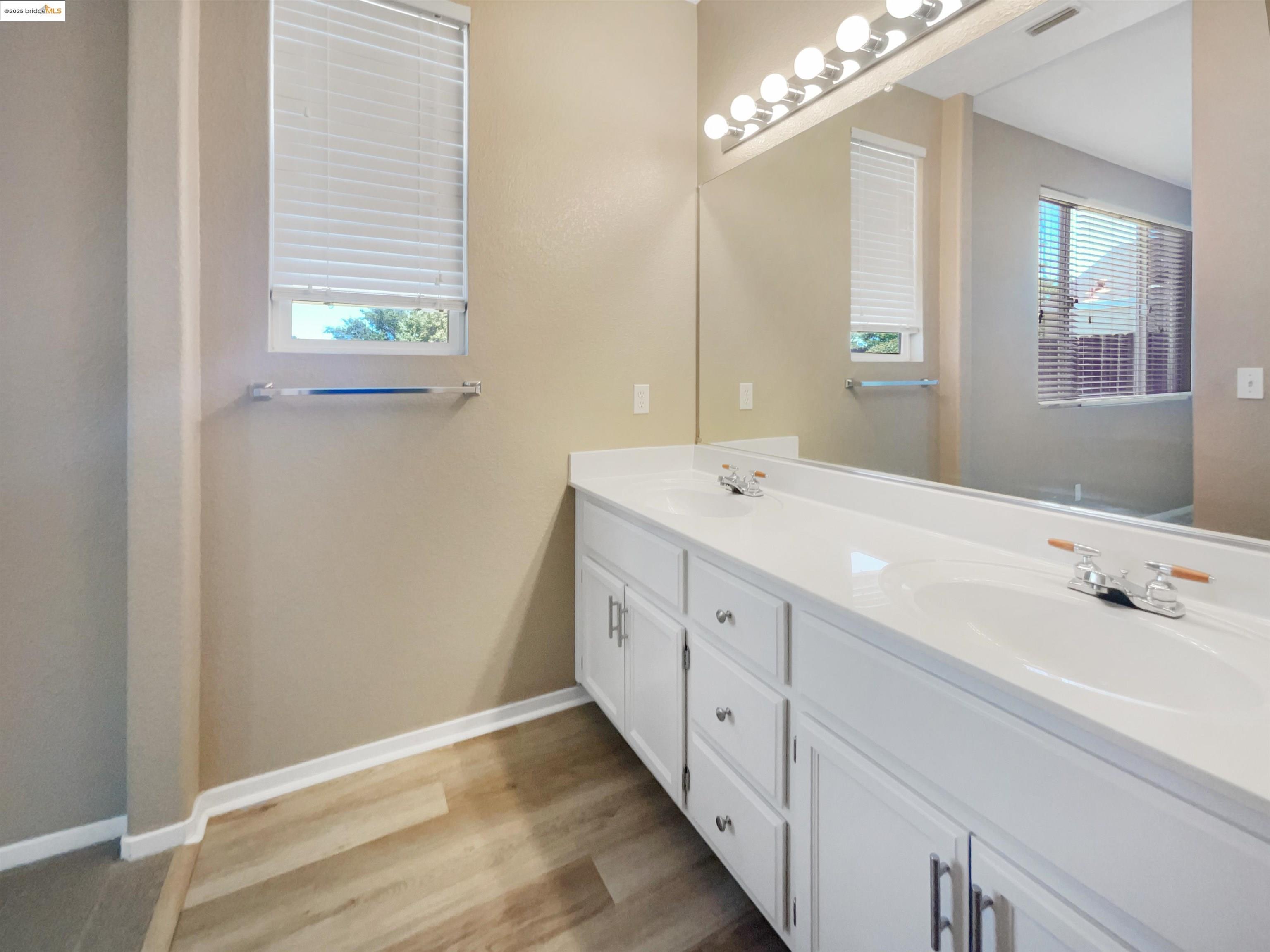 Detail Gallery Image 7 of 31 For 560 Stewart Way, Rio Vista,  CA 94571 - 3 Beds | 2 Baths