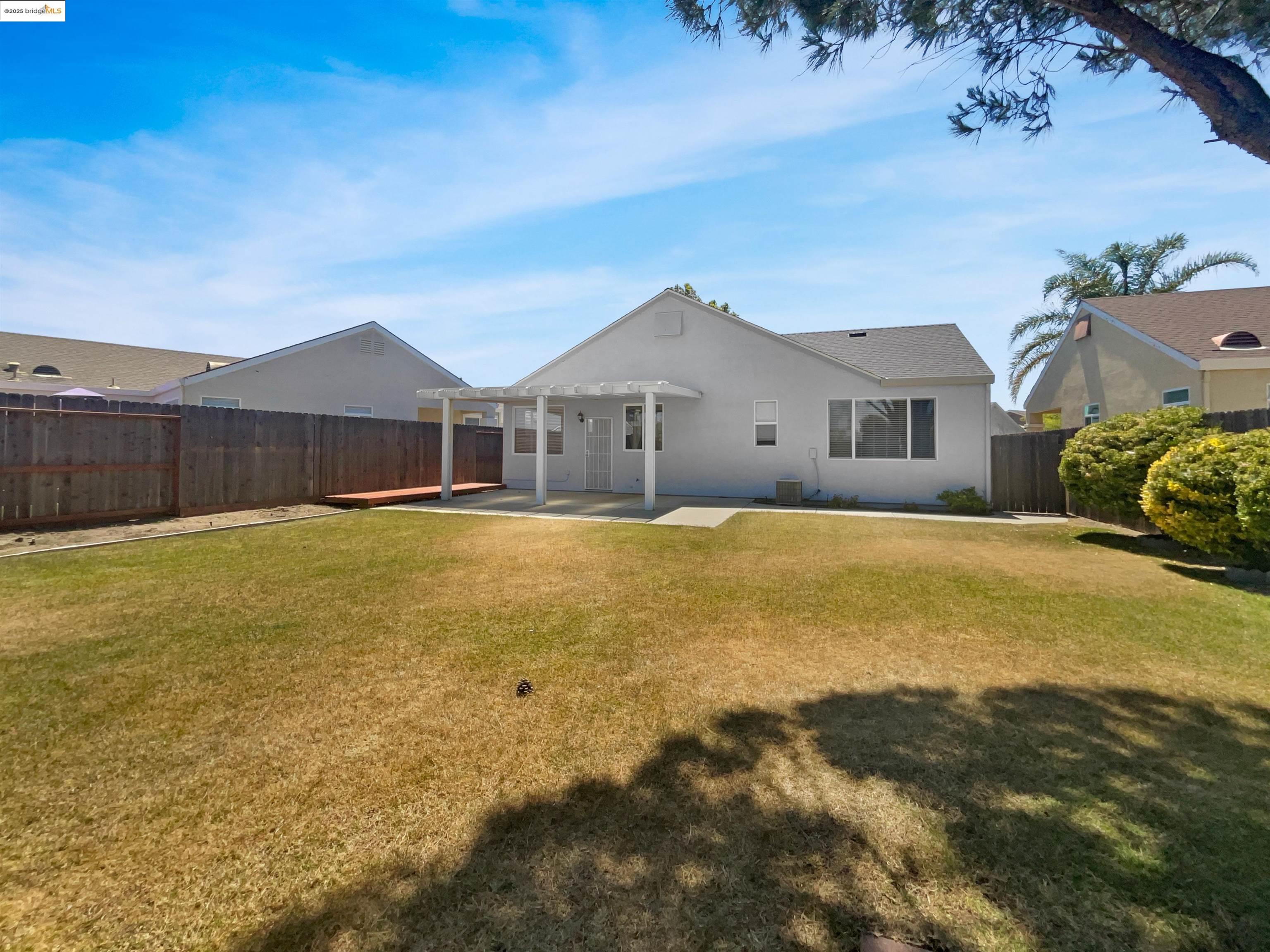 Detail Gallery Image 8 of 31 For 560 Stewart Way, Rio Vista,  CA 94571 - 3 Beds | 2 Baths