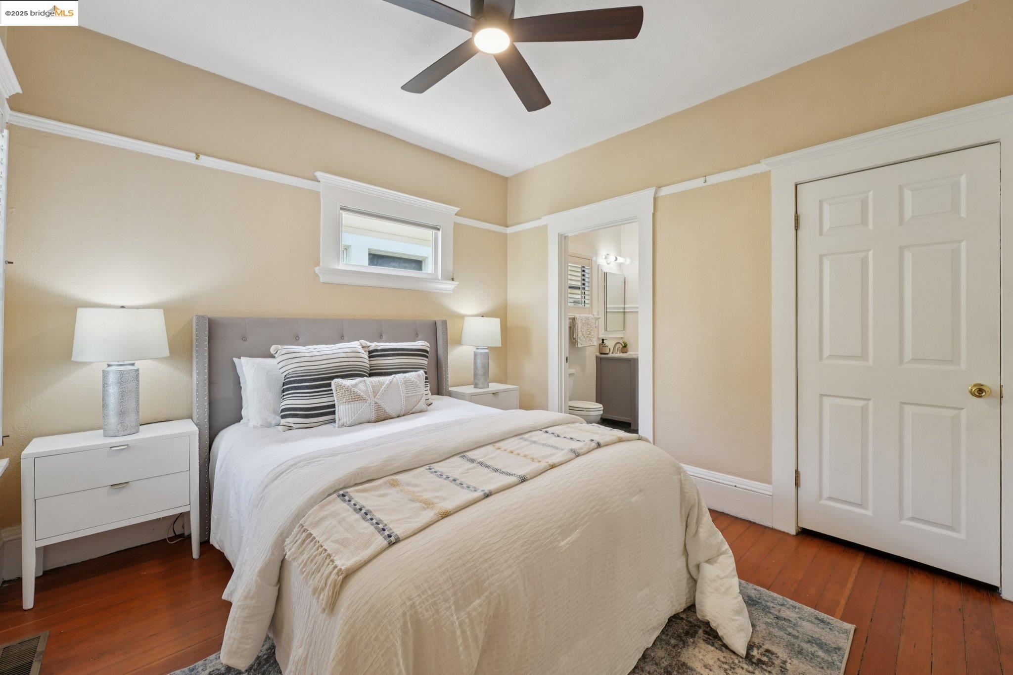 Detail Gallery Image 17 of 34 For 2002 Chestnut St, Oakland,  CA 94607 - 2 Beds | 1/1 Baths