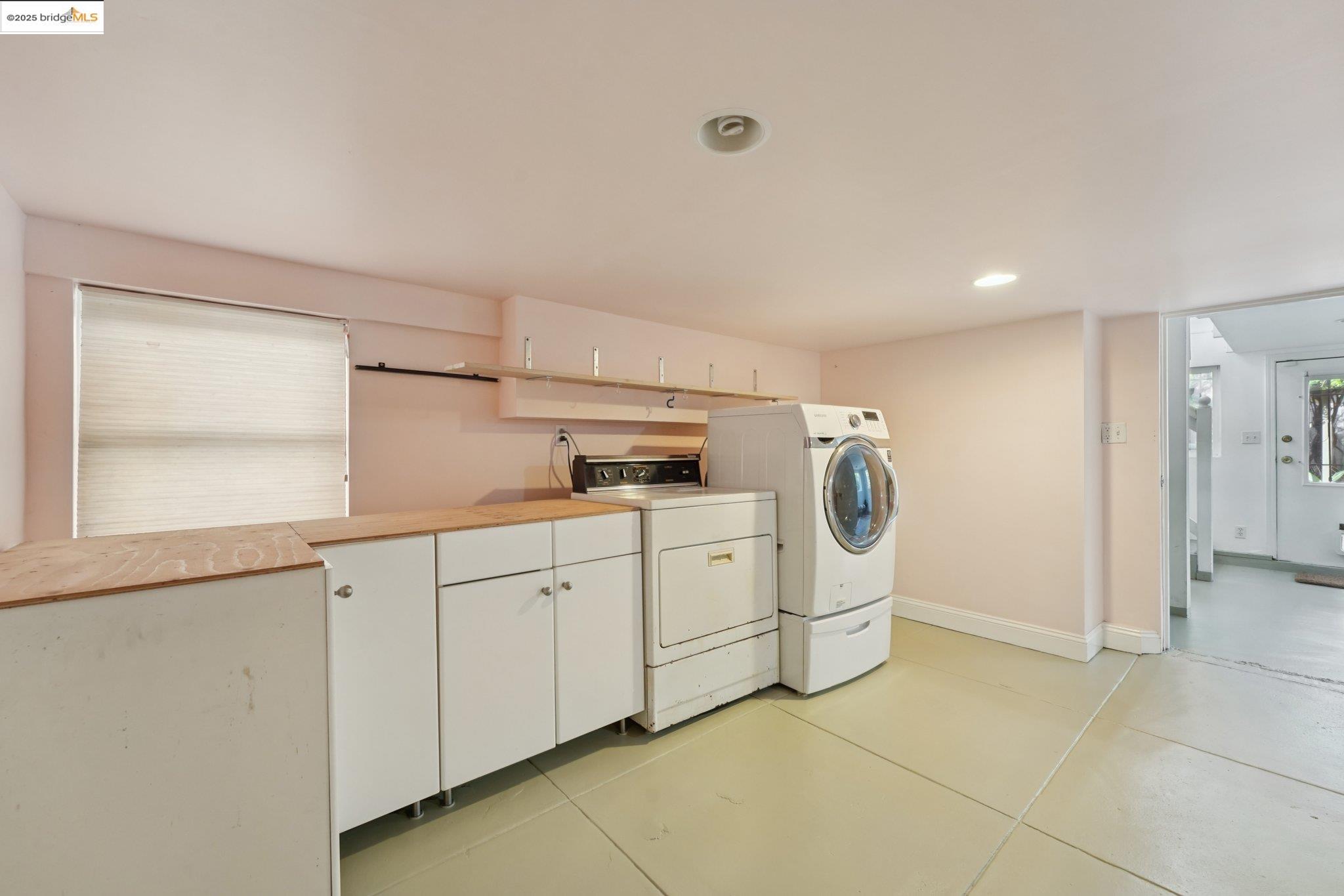 Detail Gallery Image 20 of 34 For 2002 Chestnut St, Oakland,  CA 94607 - 2 Beds | 1/1 Baths