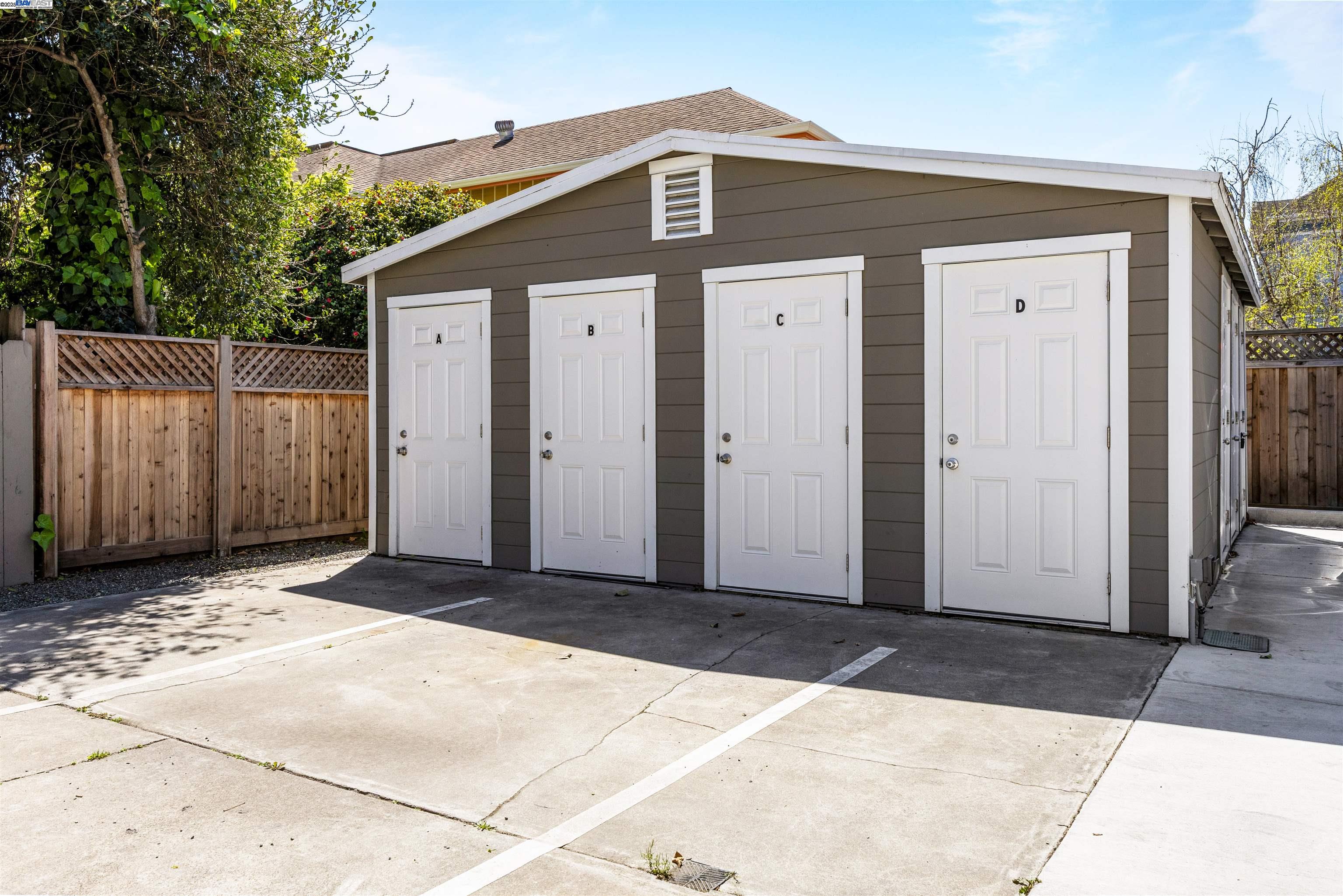 Detail Gallery Image 5 of 13 For 2060 San Antonio Ave, Alameda,  CA 94501 - 14 Beds | 10 Baths