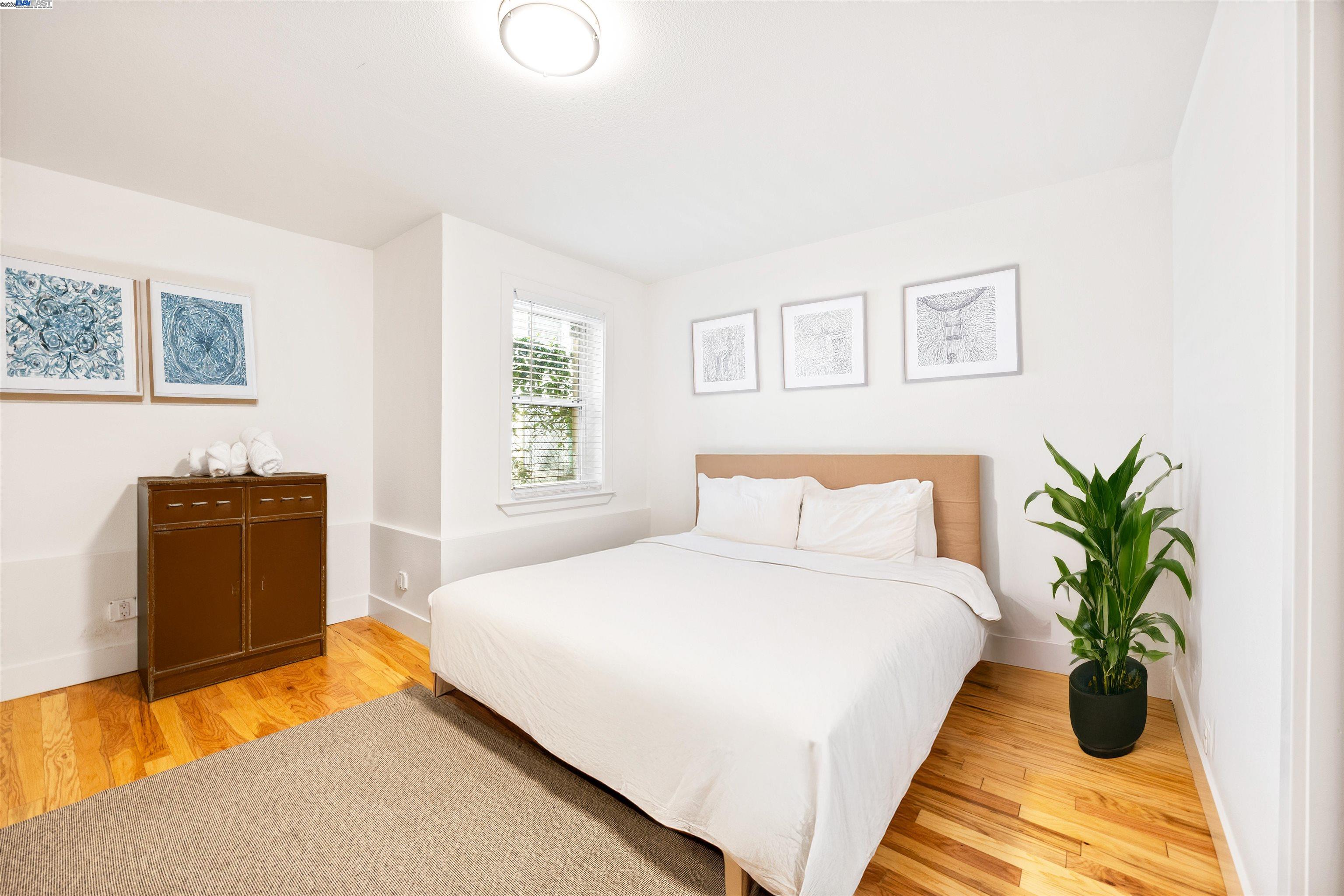 Detail Gallery Image 8 of 13 For 2060 San Antonio Ave, Alameda,  CA 94501 - 14 Beds | 10 Baths