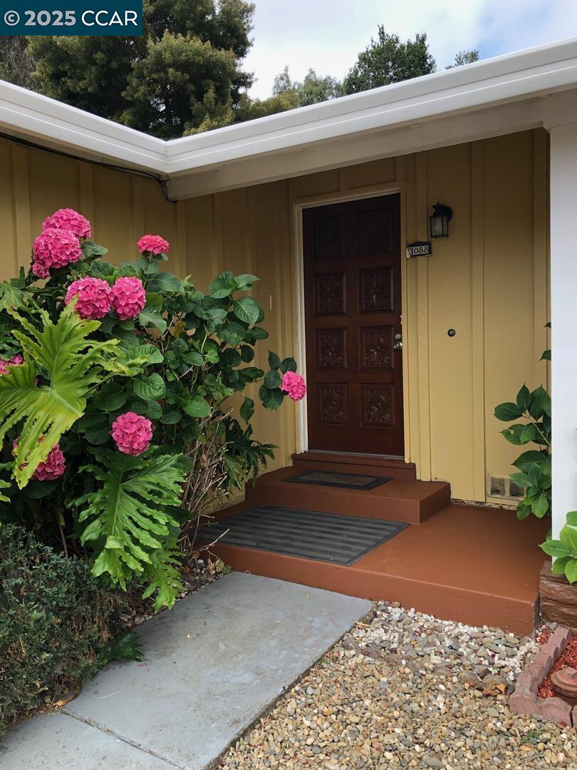 Detail Gallery Image 3 of 49 For 3088 Flannery Road, San Pablo,  CA 94806-1508 - 3 Beds | 2 Baths