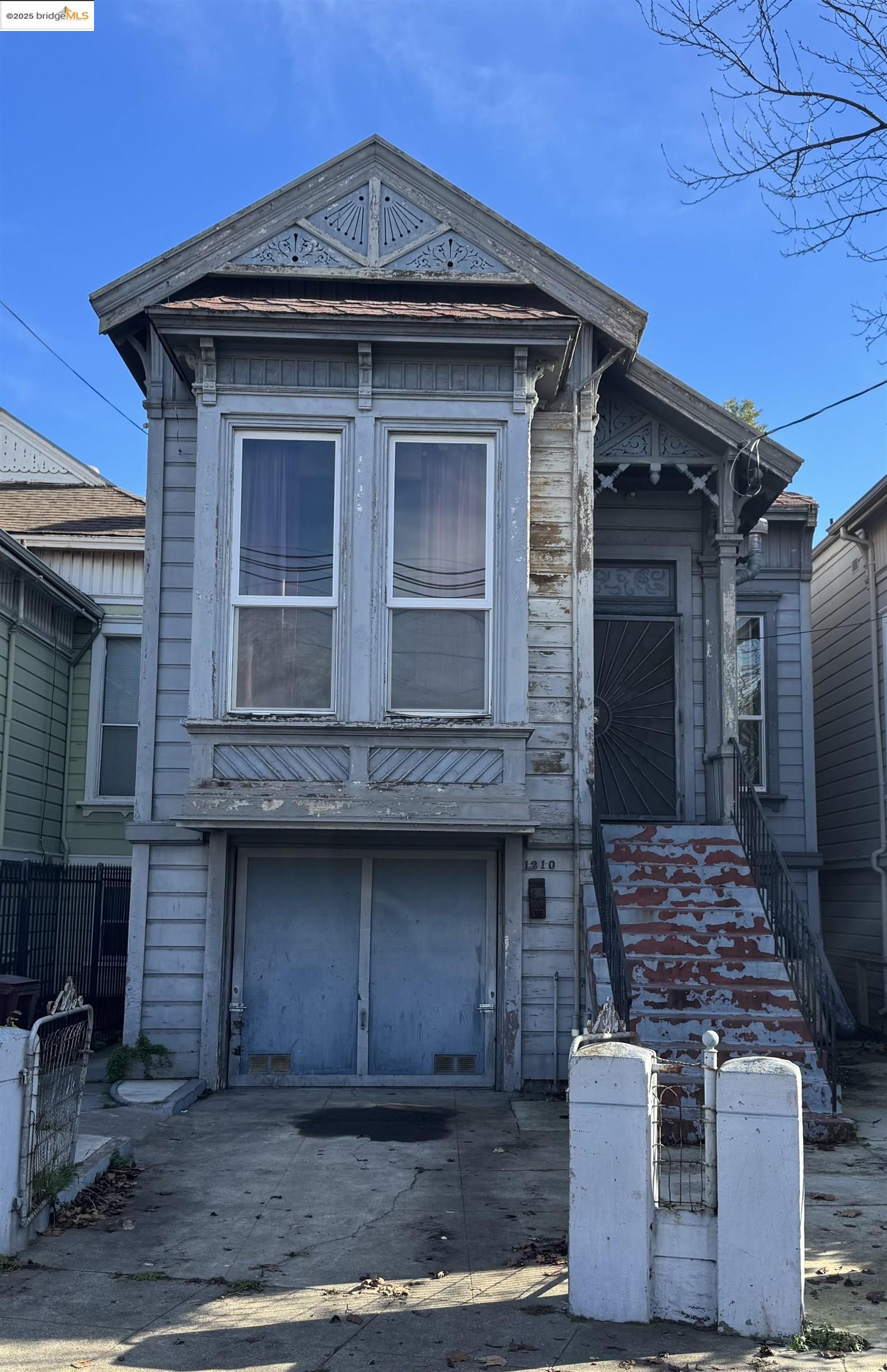 Detail Gallery Image 1 of 1 For 1210 Peralta, Oakland,  CA 94607 - 3 Beds | 2 Baths