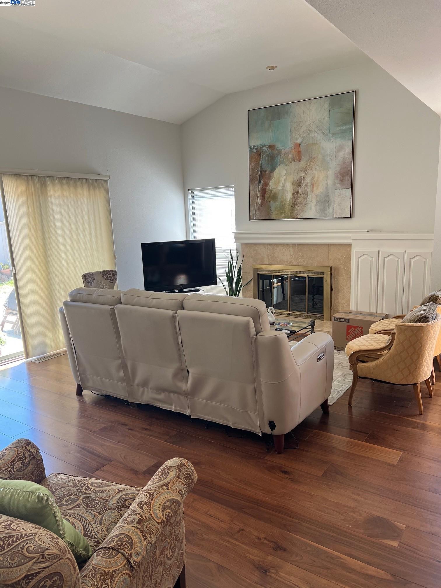 Detail Gallery Image 4 of 14 For 562 Saint George Rd, Danville,  CA 94526 - 3 Beds | 2 Baths
