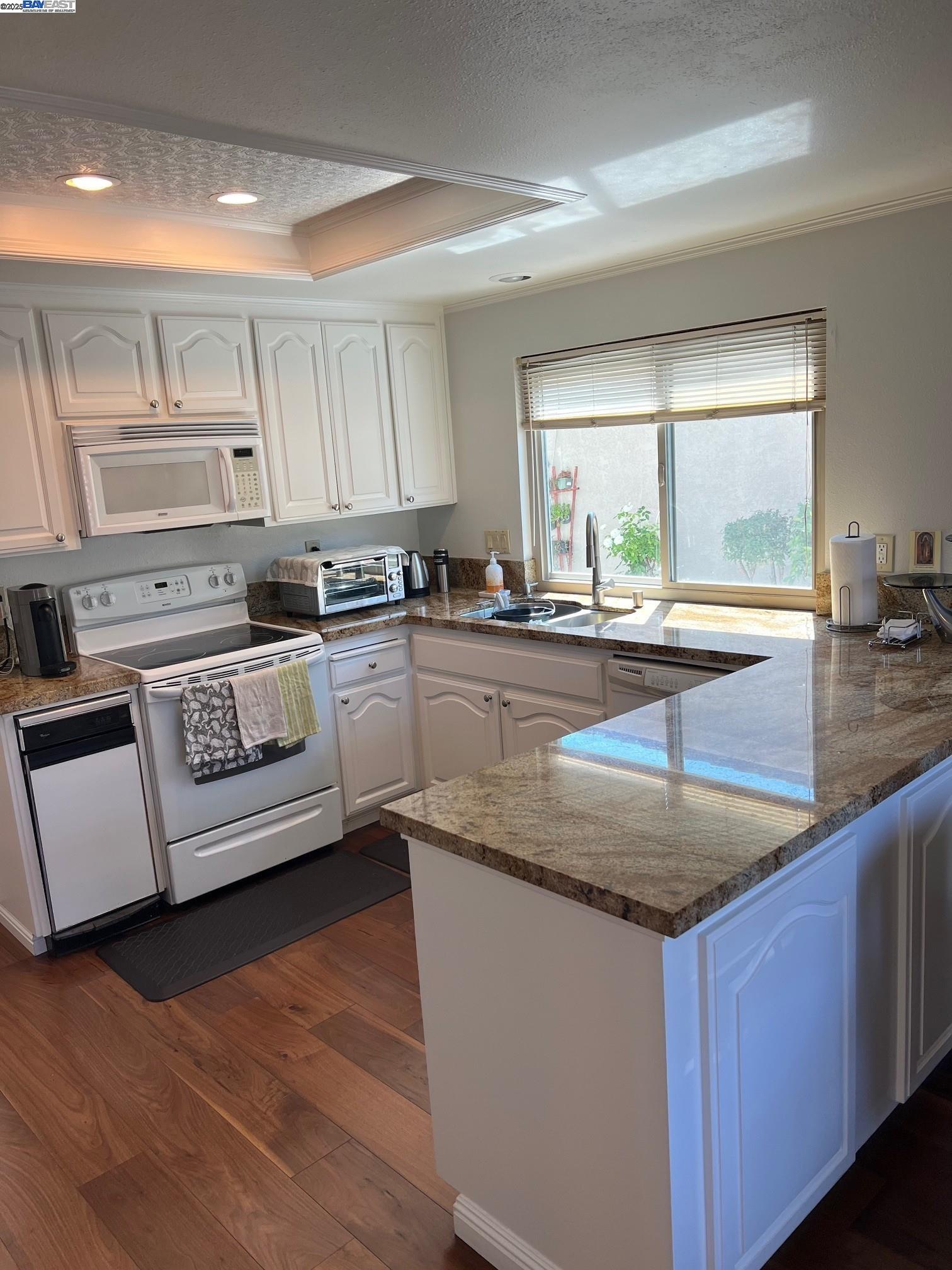Detail Gallery Image 7 of 14 For 562 Saint George Rd, Danville,  CA 94526 - 3 Beds | 2 Baths