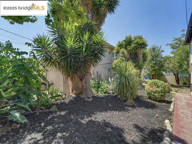 Detail Gallery Image 10 of 11 For 1609 100th Ave, Oakland,  CA 94603 - 3 Beds | 1 Baths