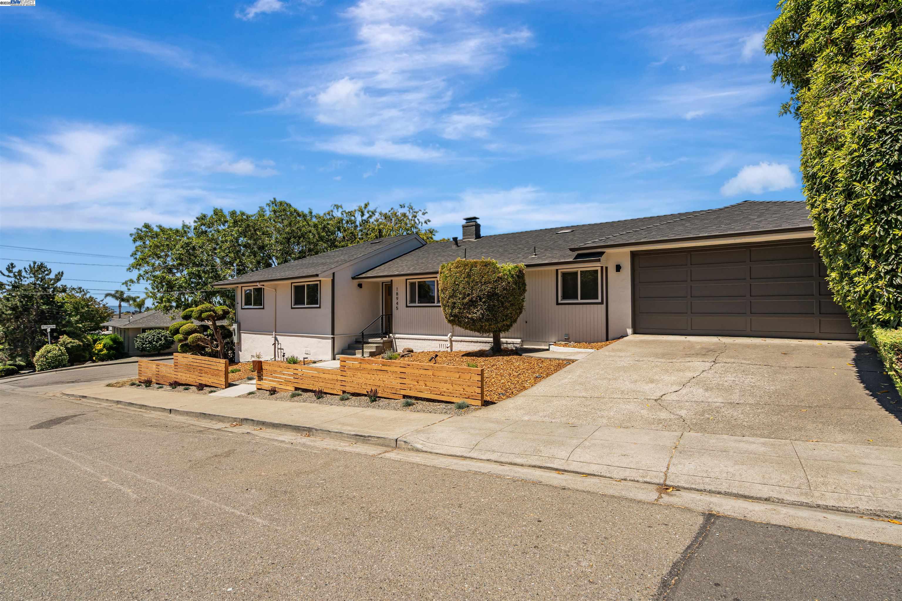 Detail Gallery Image 2 of 40 For 18945 Thornbury Ave, Castro Valley,  CA 94546 - 3 Beds | 2 Baths