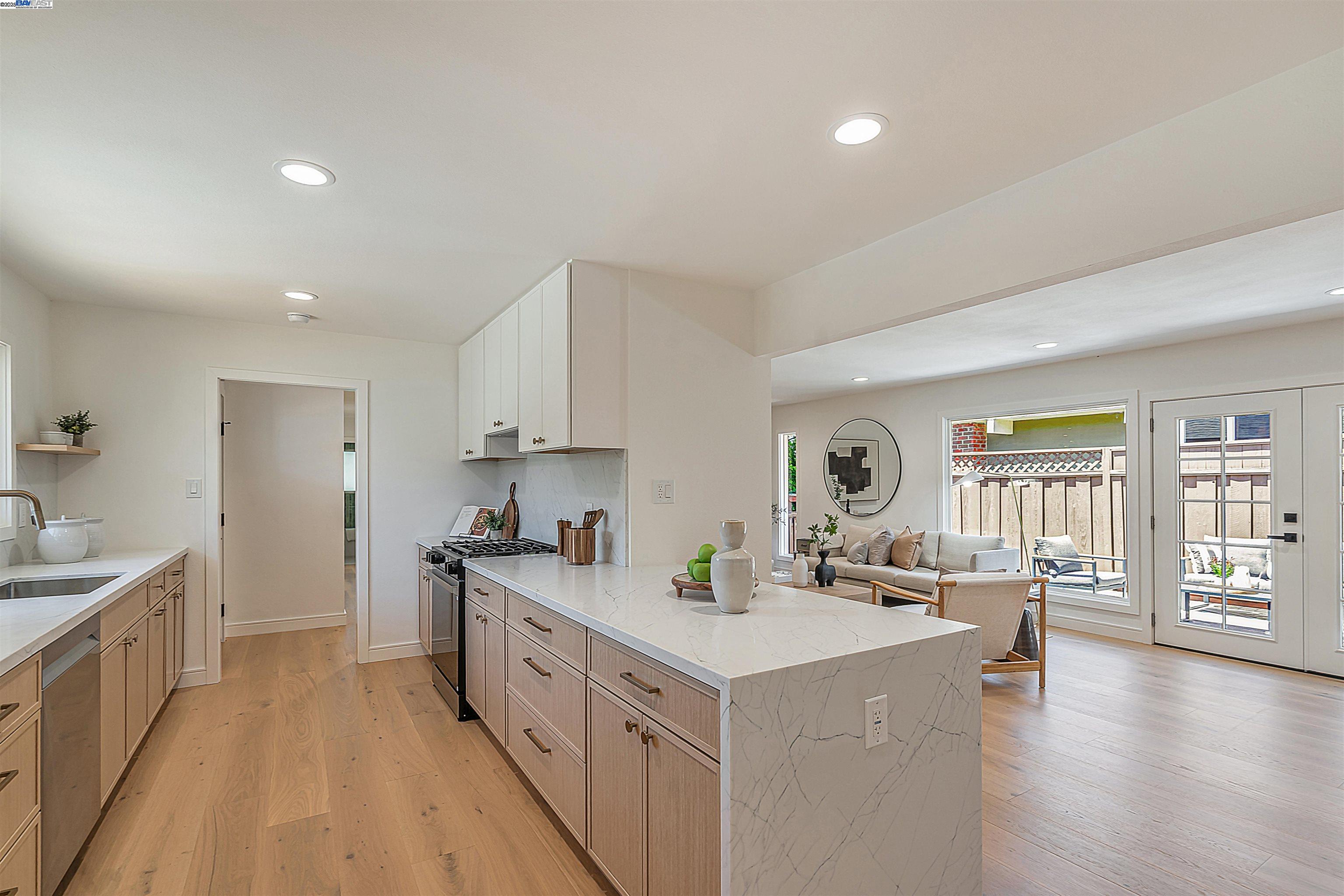 Detail Gallery Image 12 of 40 For 18945 Thornbury Ave, Castro Valley,  CA 94546 - 3 Beds | 2 Baths