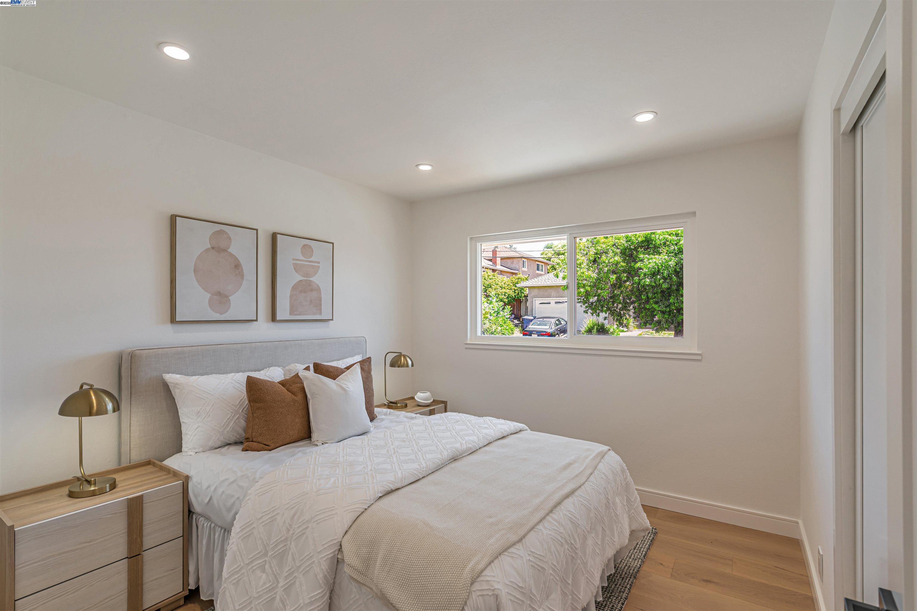 Detail Gallery Image 17 of 40 For 18945 Thornbury Ave, Castro Valley,  CA 94546 - 3 Beds | 2 Baths