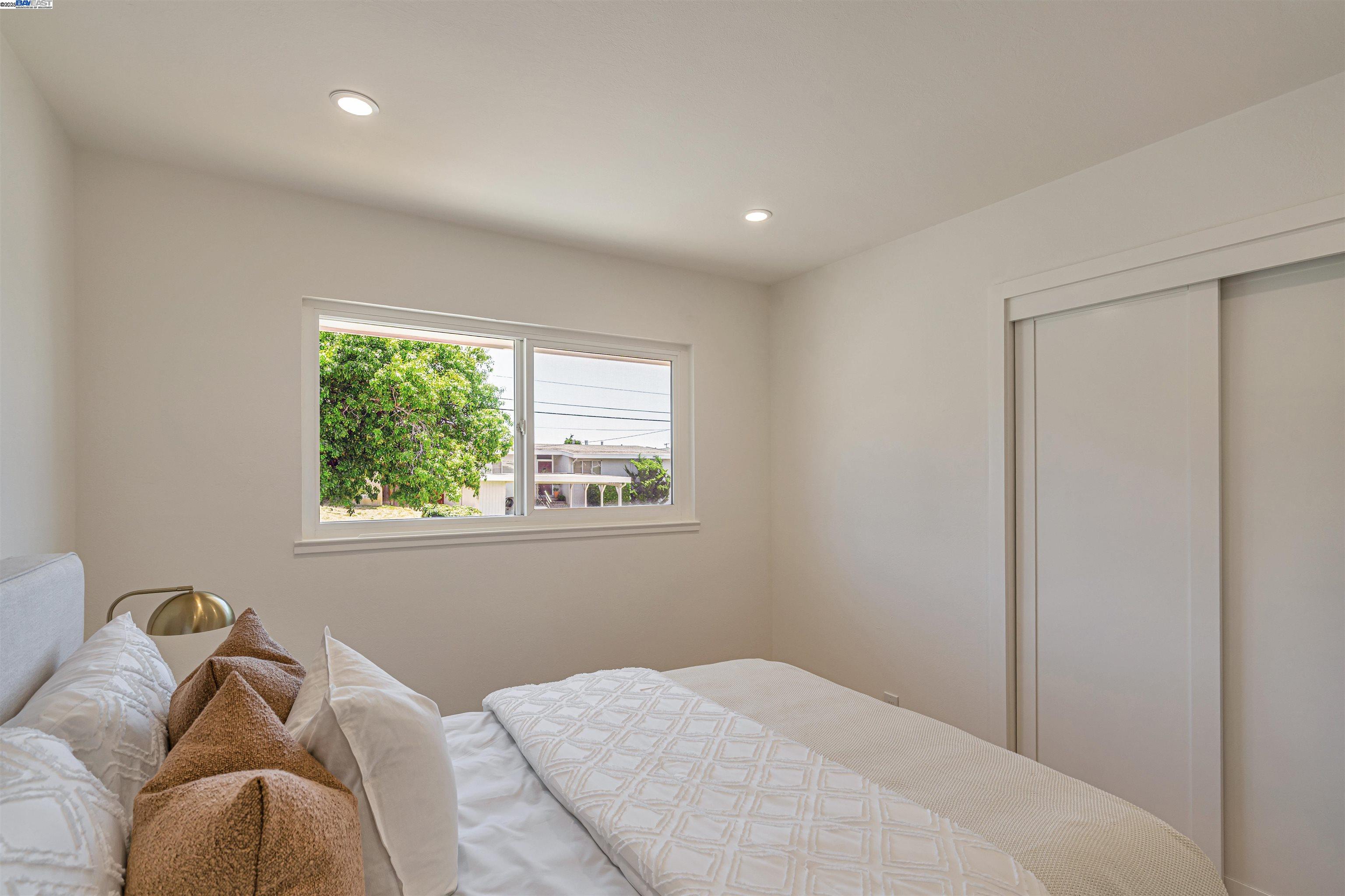 Detail Gallery Image 18 of 40 For 18945 Thornbury Ave, Castro Valley,  CA 94546 - 3 Beds | 2 Baths