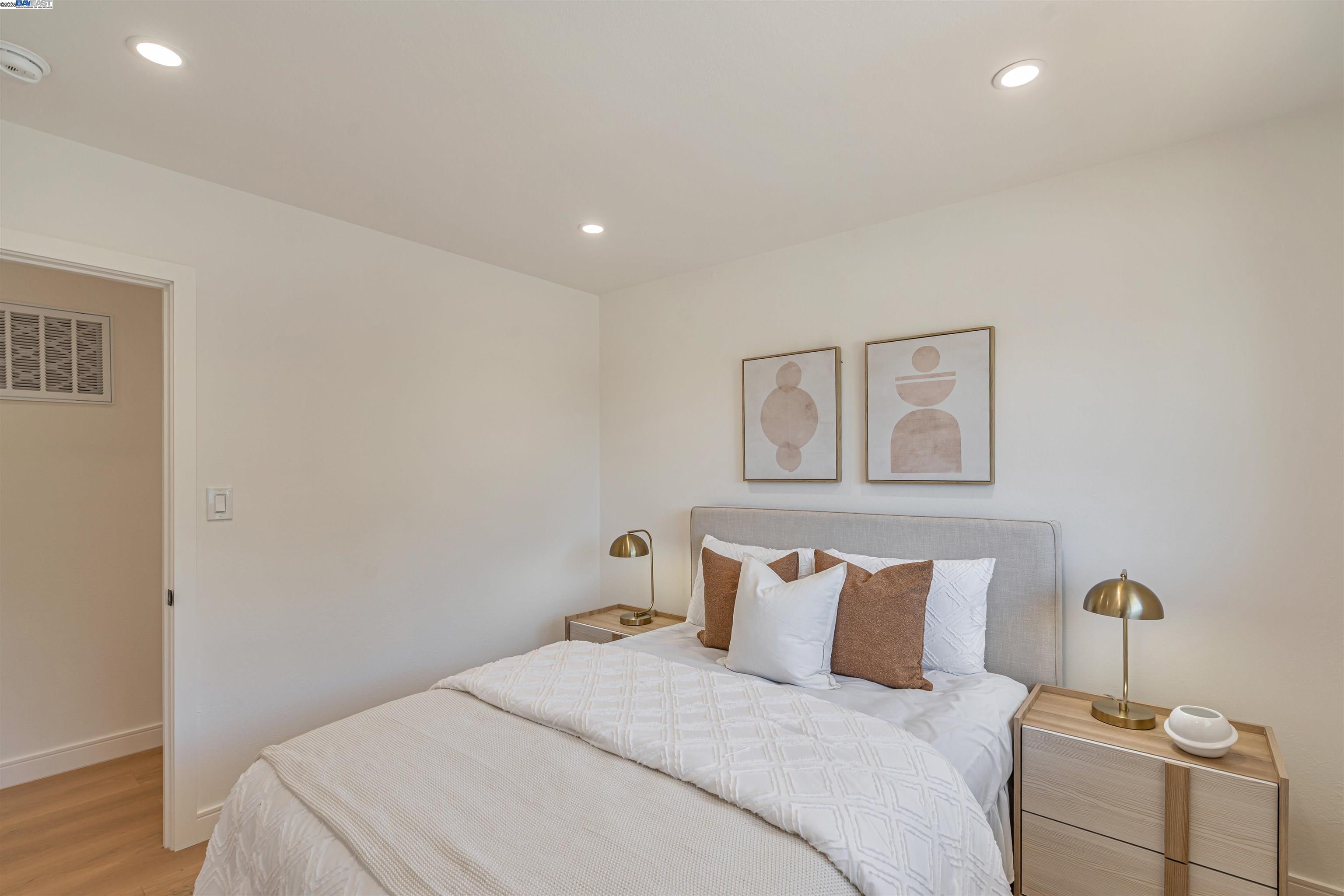 Detail Gallery Image 20 of 40 For 18945 Thornbury Ave, Castro Valley,  CA 94546 - 3 Beds | 2 Baths