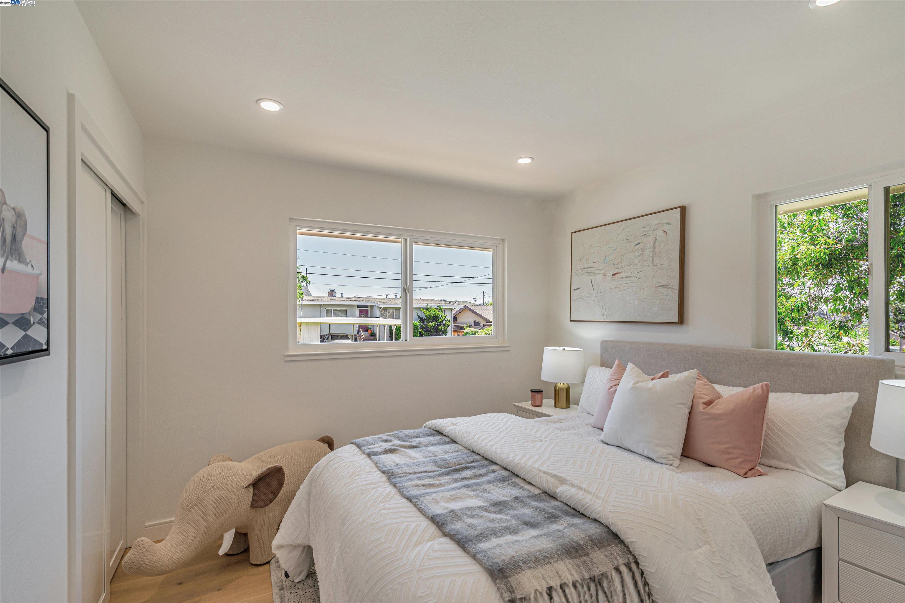 Detail Gallery Image 21 of 40 For 18945 Thornbury Ave, Castro Valley,  CA 94546 - 3 Beds | 2 Baths