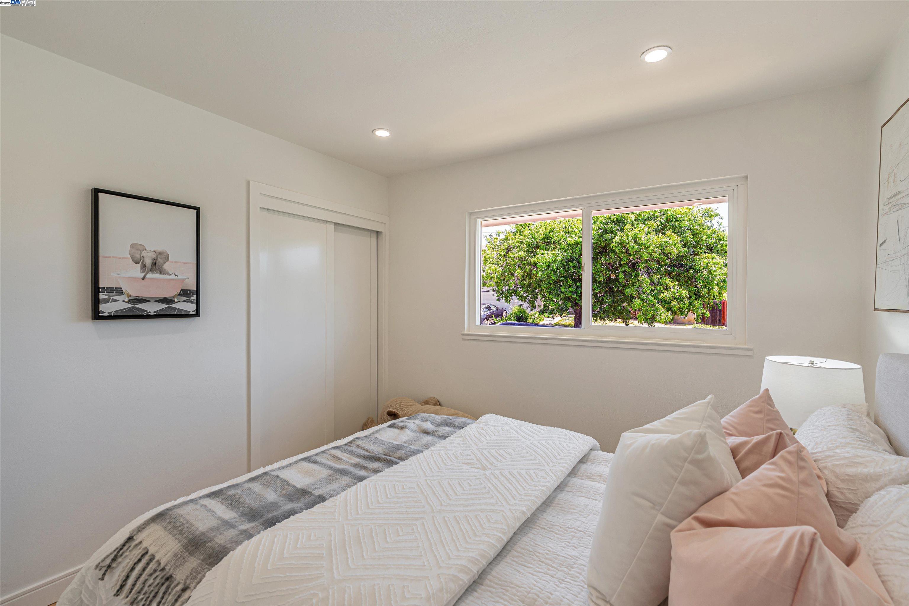 Detail Gallery Image 24 of 40 For 18945 Thornbury Ave, Castro Valley,  CA 94546 - 3 Beds | 2 Baths