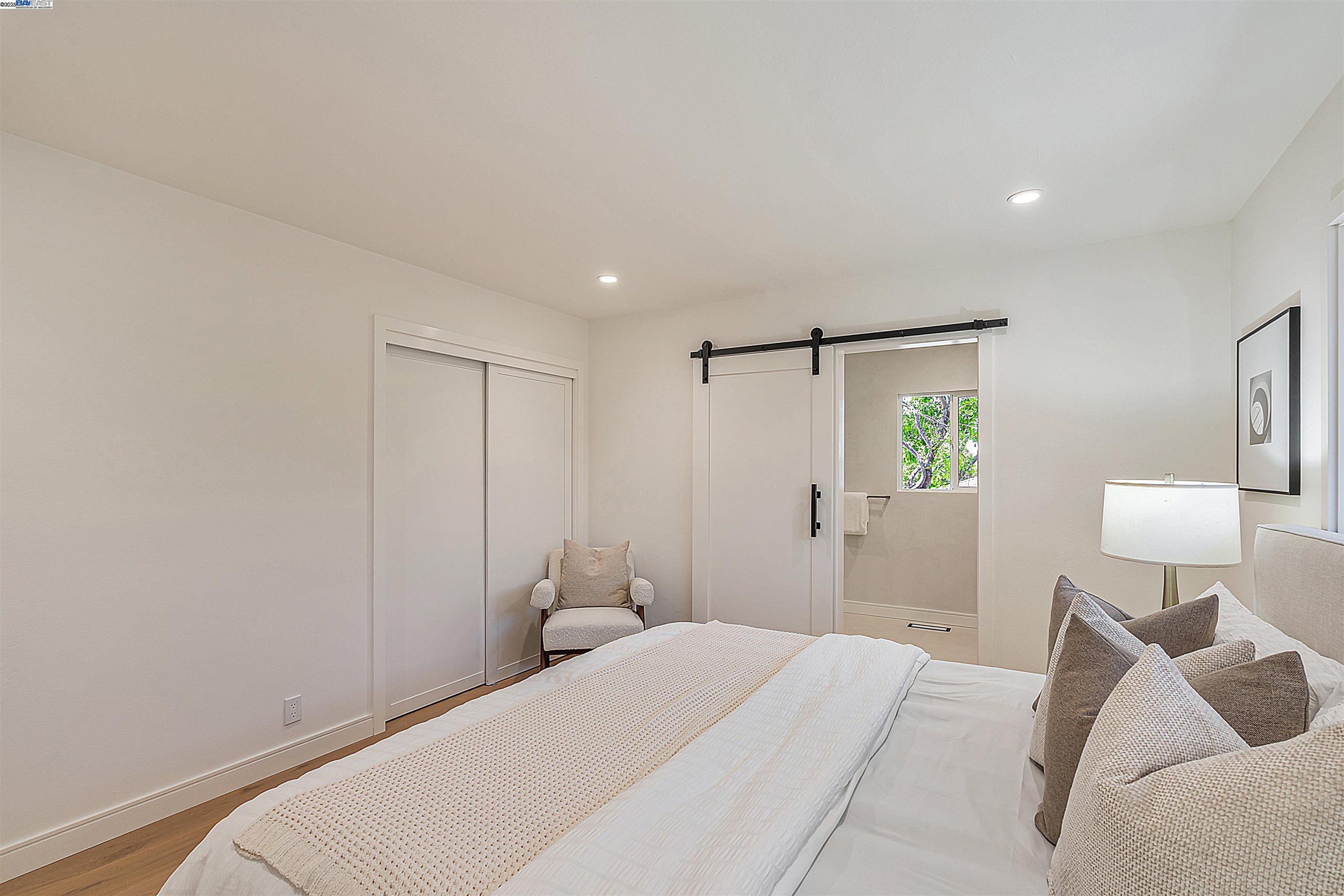 Detail Gallery Image 28 of 40 For 18945 Thornbury Ave, Castro Valley,  CA 94546 - 3 Beds | 2 Baths