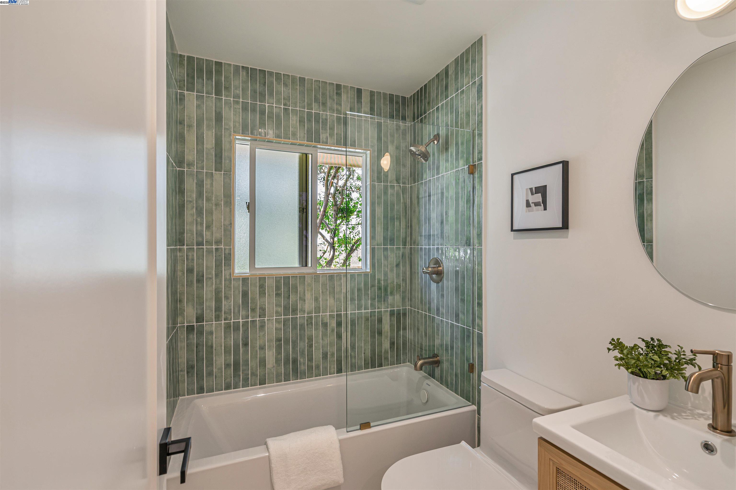 Detail Gallery Image 29 of 40 For 18945 Thornbury Ave, Castro Valley,  CA 94546 - 3 Beds | 2 Baths