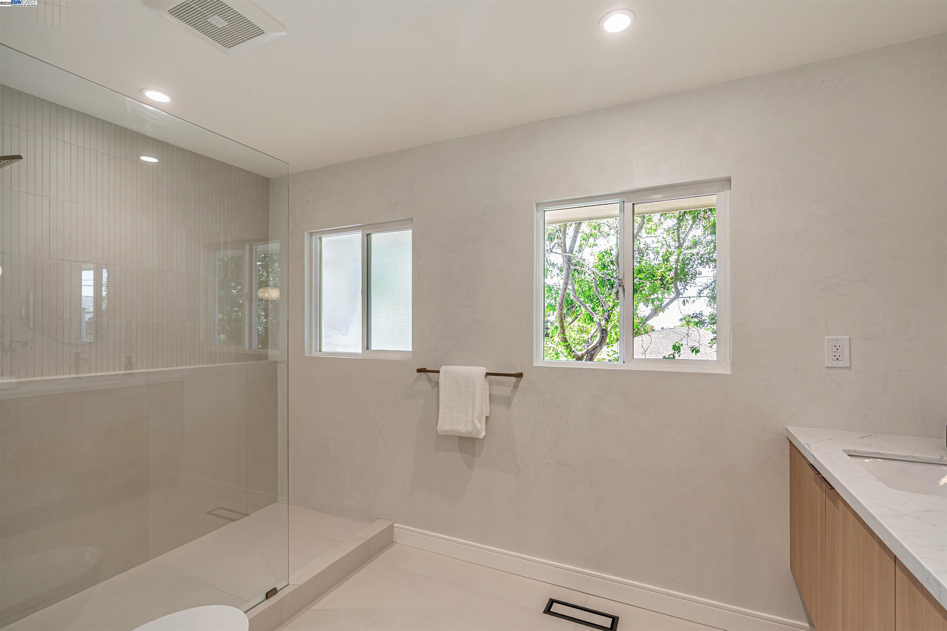 Detail Gallery Image 30 of 40 For 18945 Thornbury Ave, Castro Valley,  CA 94546 - 3 Beds | 2 Baths