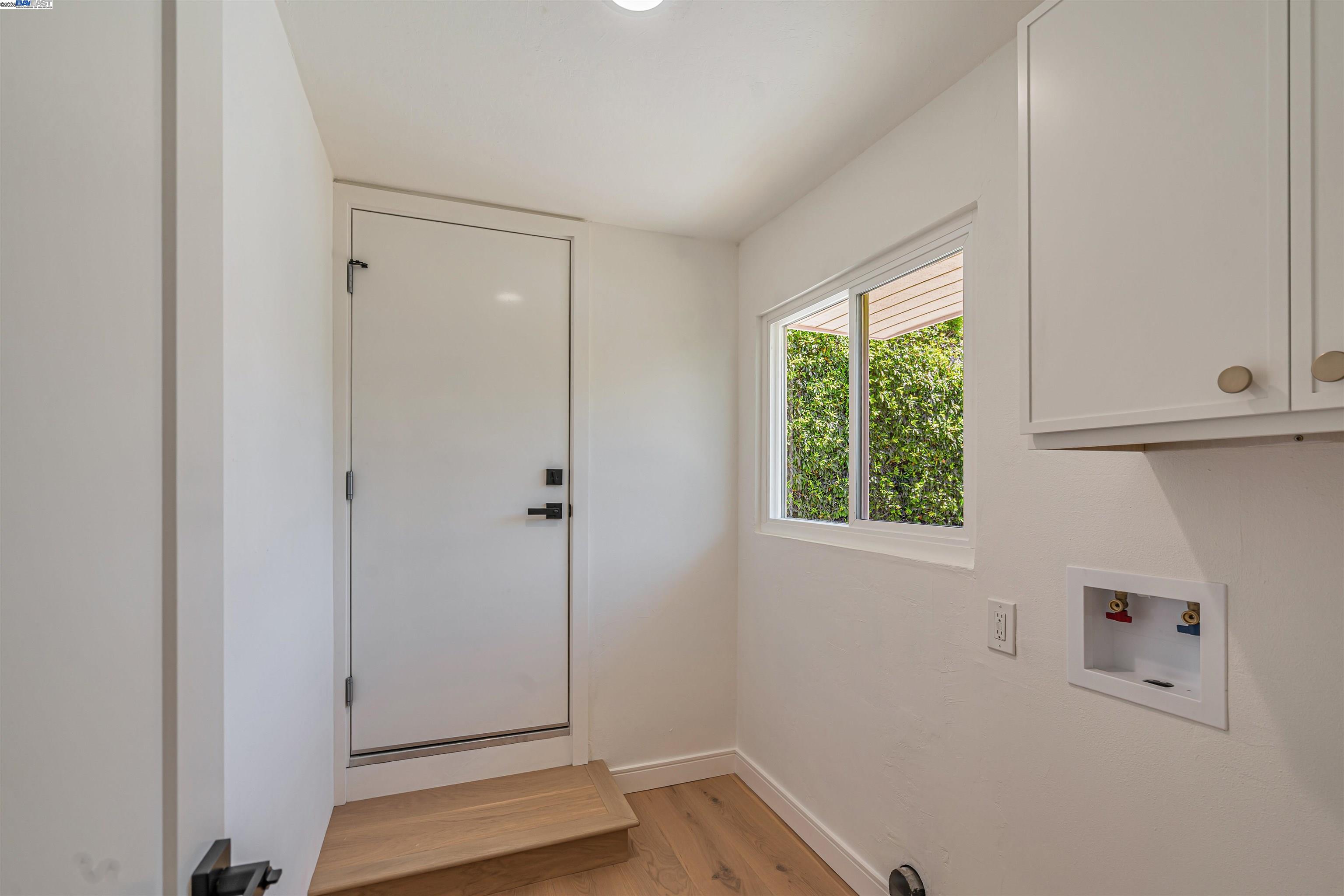 Detail Gallery Image 33 of 40 For 18945 Thornbury Ave, Castro Valley,  CA 94546 - 3 Beds | 2 Baths