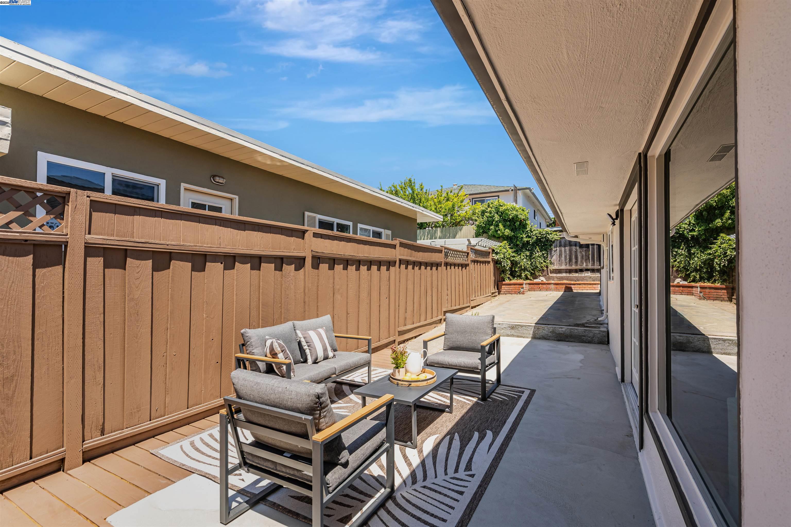 Detail Gallery Image 38 of 40 For 18945 Thornbury Ave, Castro Valley,  CA 94546 - 3 Beds | 2 Baths