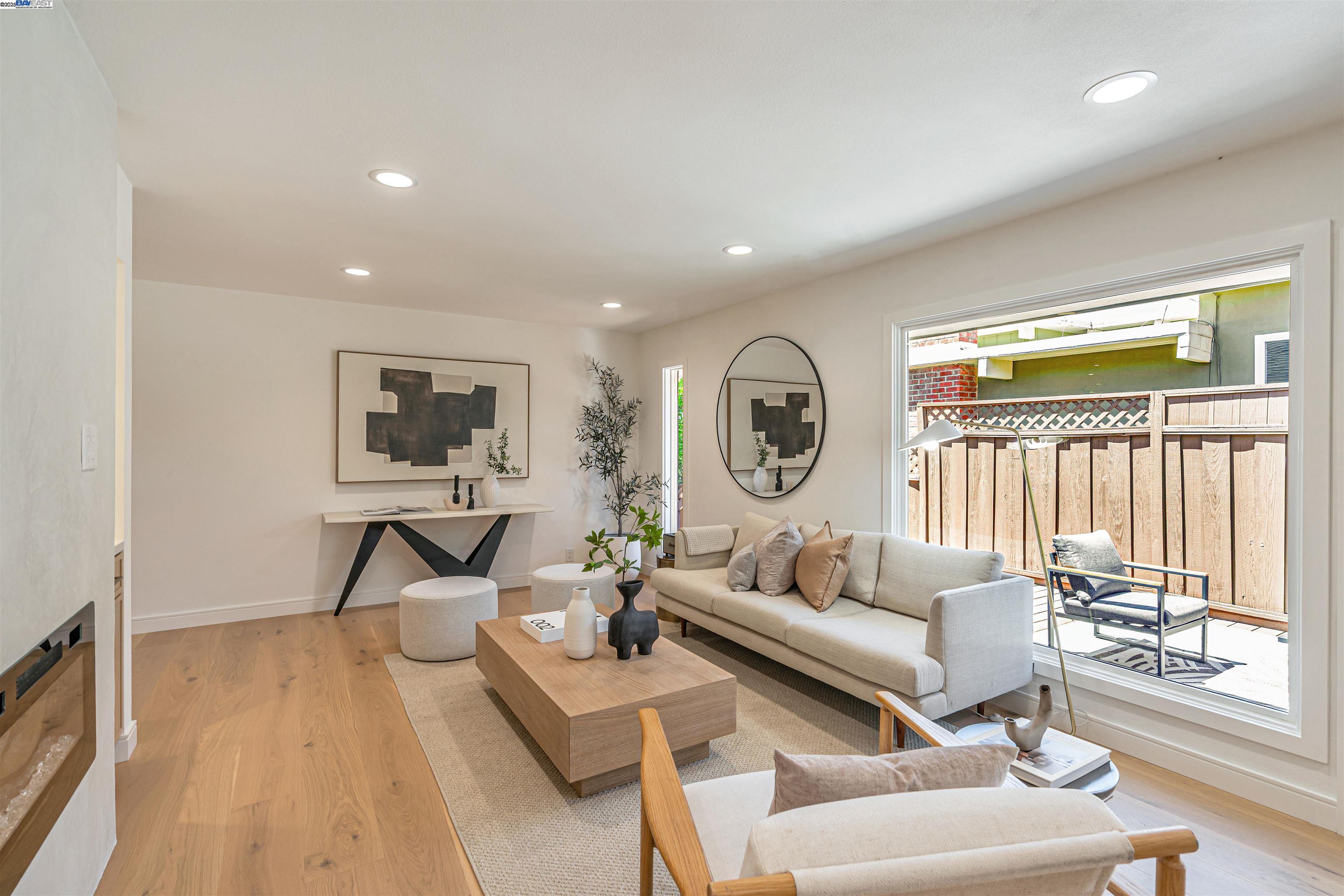 Detail Gallery Image 8 of 40 For 18945 Thornbury Ave, Castro Valley,  CA 94546 - 3 Beds | 2 Baths