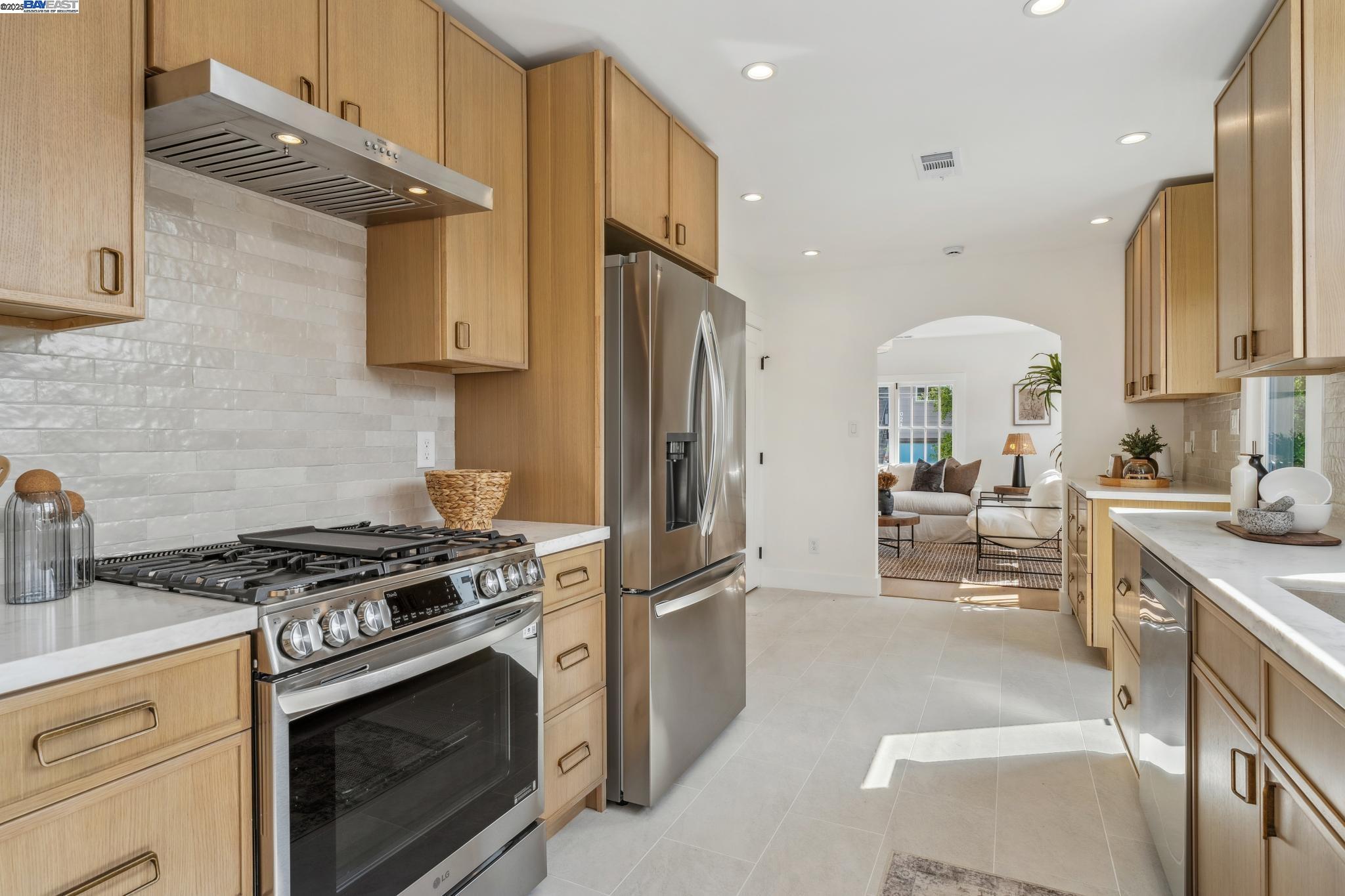 Detail Gallery Image 15 of 60 For 1129 Wellington Street, Oakland,  CA 94602 - – Beds | – Baths