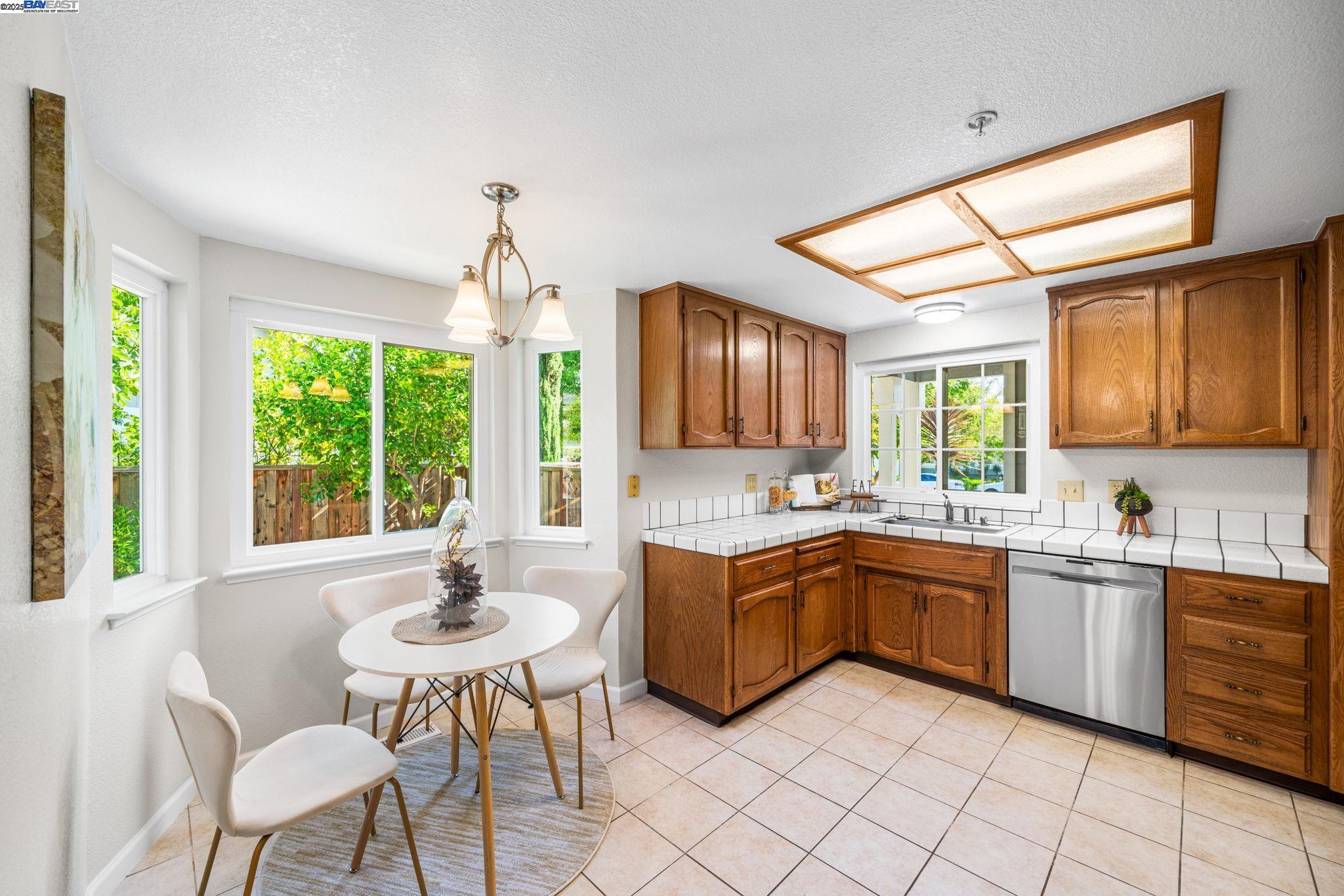 Detail Gallery Image 7 of 32 For 473 Andrea Cir, Livermore,  CA 94550 - 3 Beds | 2/1 Baths