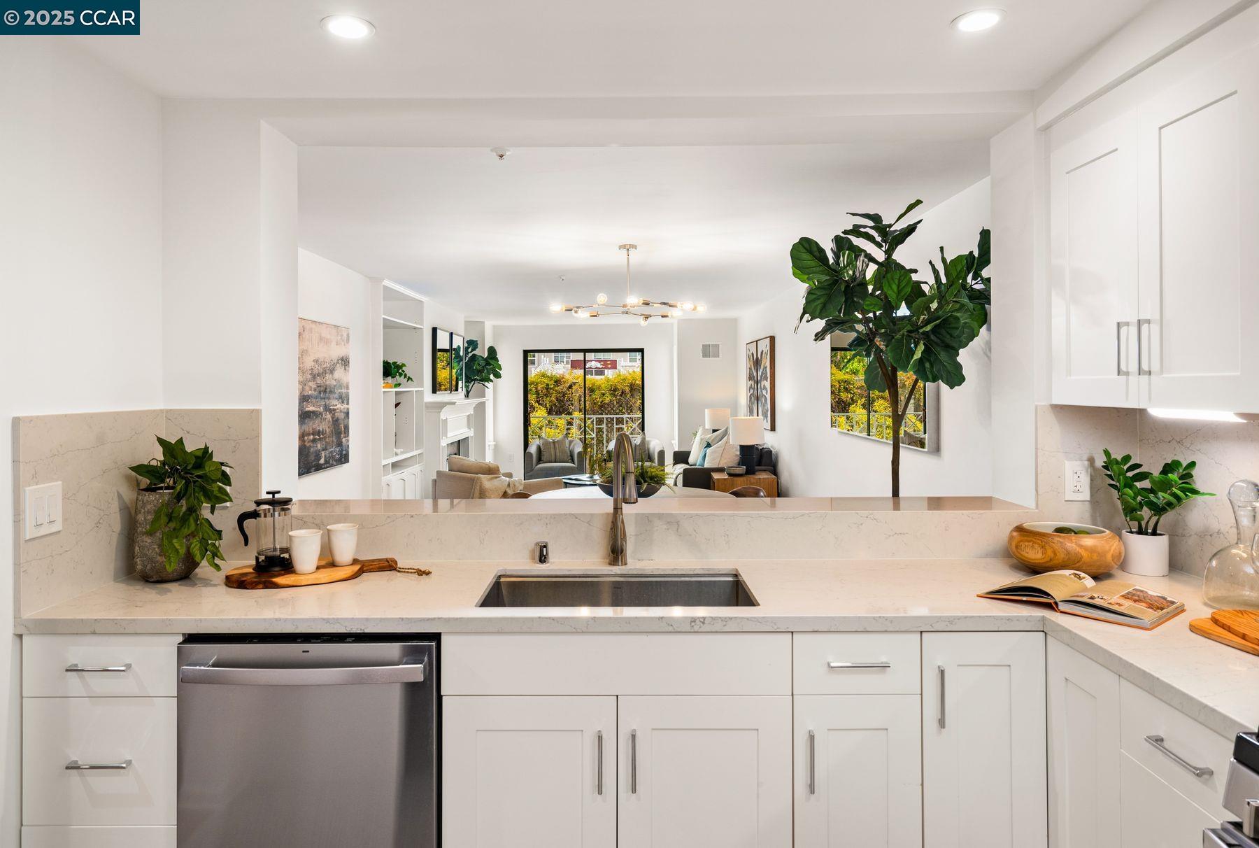 Detail Gallery Image 10 of 35 For 650 Chestnut Street #205,  San Francisco,  CA 94133 - 3 Beds | 2 Baths