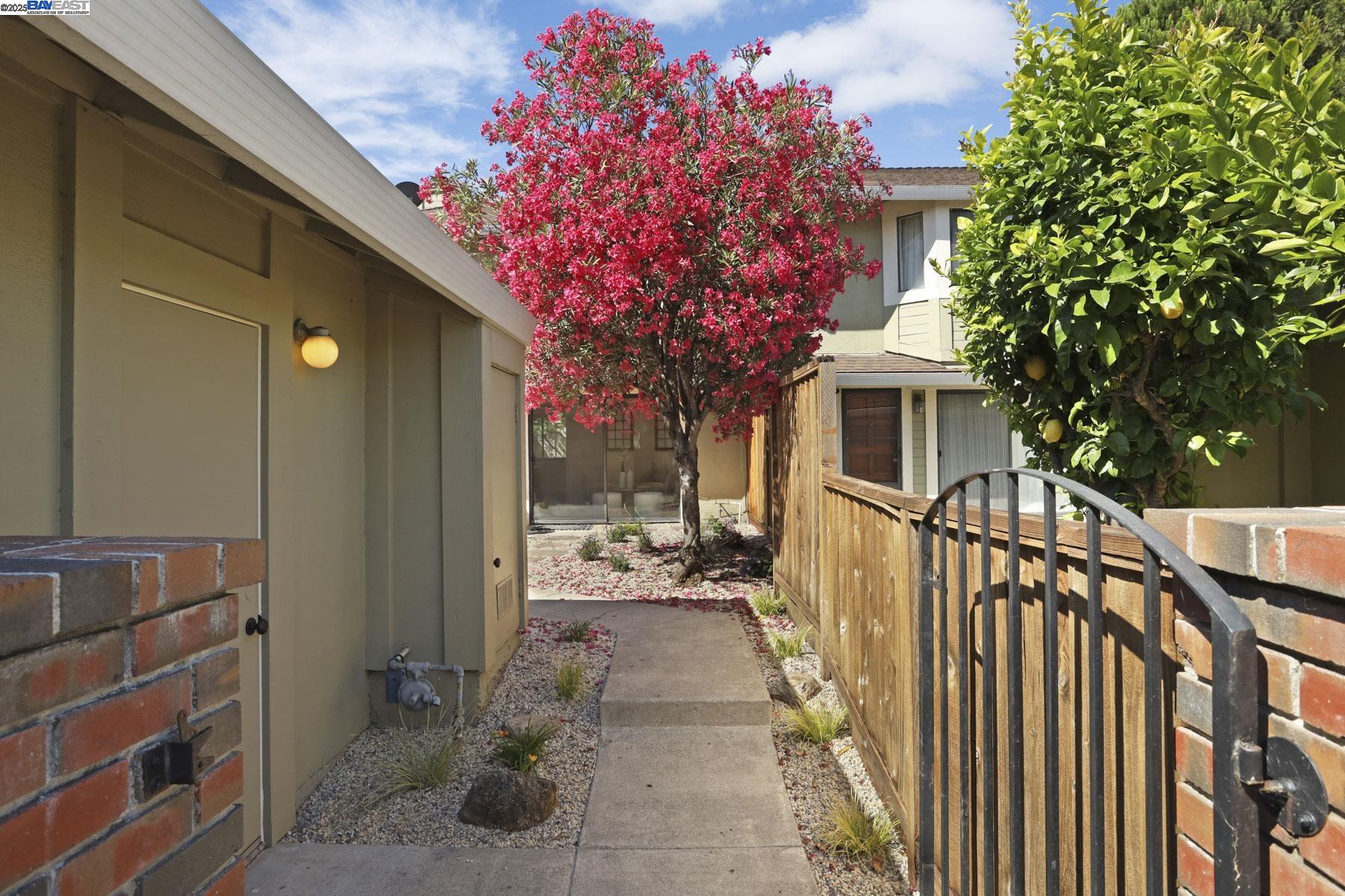 Photo #2: 41104308 Listing 