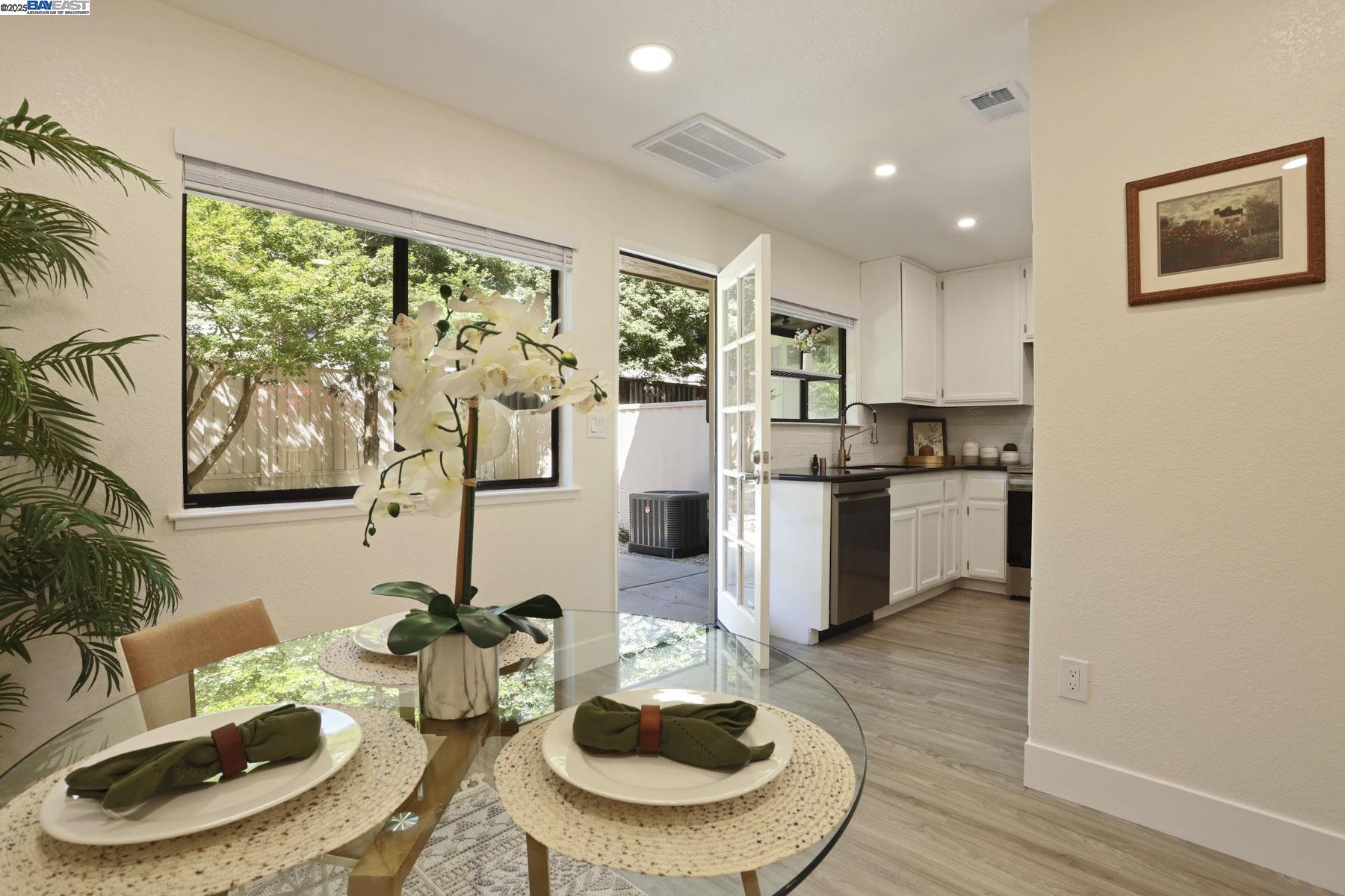 Detail Gallery Image 12 of 44 For 7650 Arbor Creek Cir, Dublin,  CA 94568 - 2 Beds | 2 Baths
