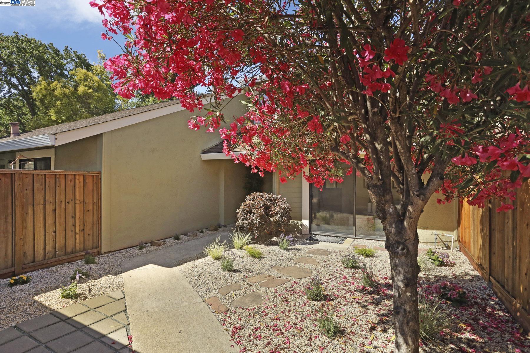 Detail Gallery Image 43 of 44 For 7650 Arbor Creek Cir, Dublin,  CA 94568 - 2 Beds | 2 Baths