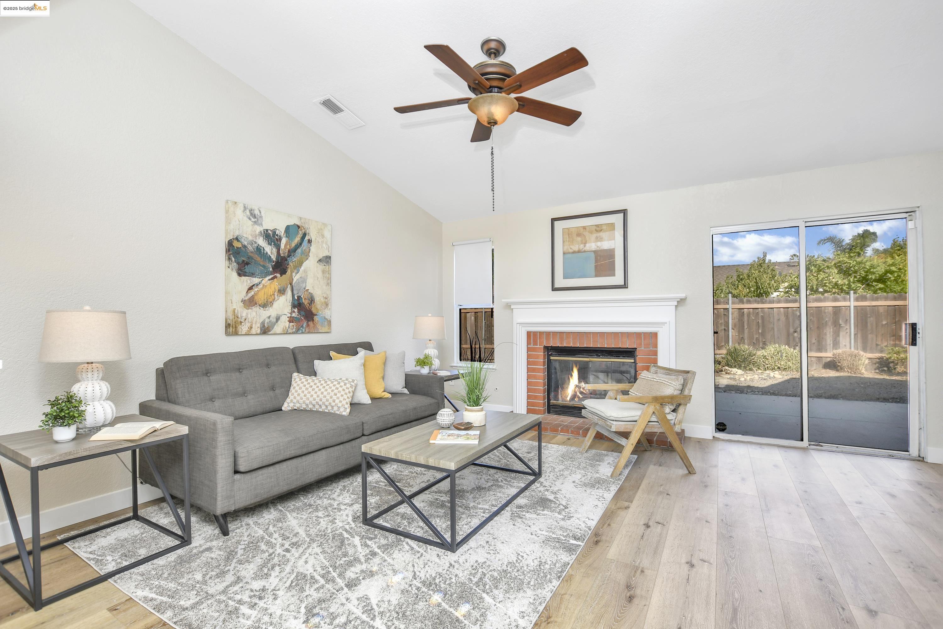 Detail Gallery Image 4 of 30 For 315 Helena Ct, Oakley,  CA 94561 - 3 Beds | 2 Baths