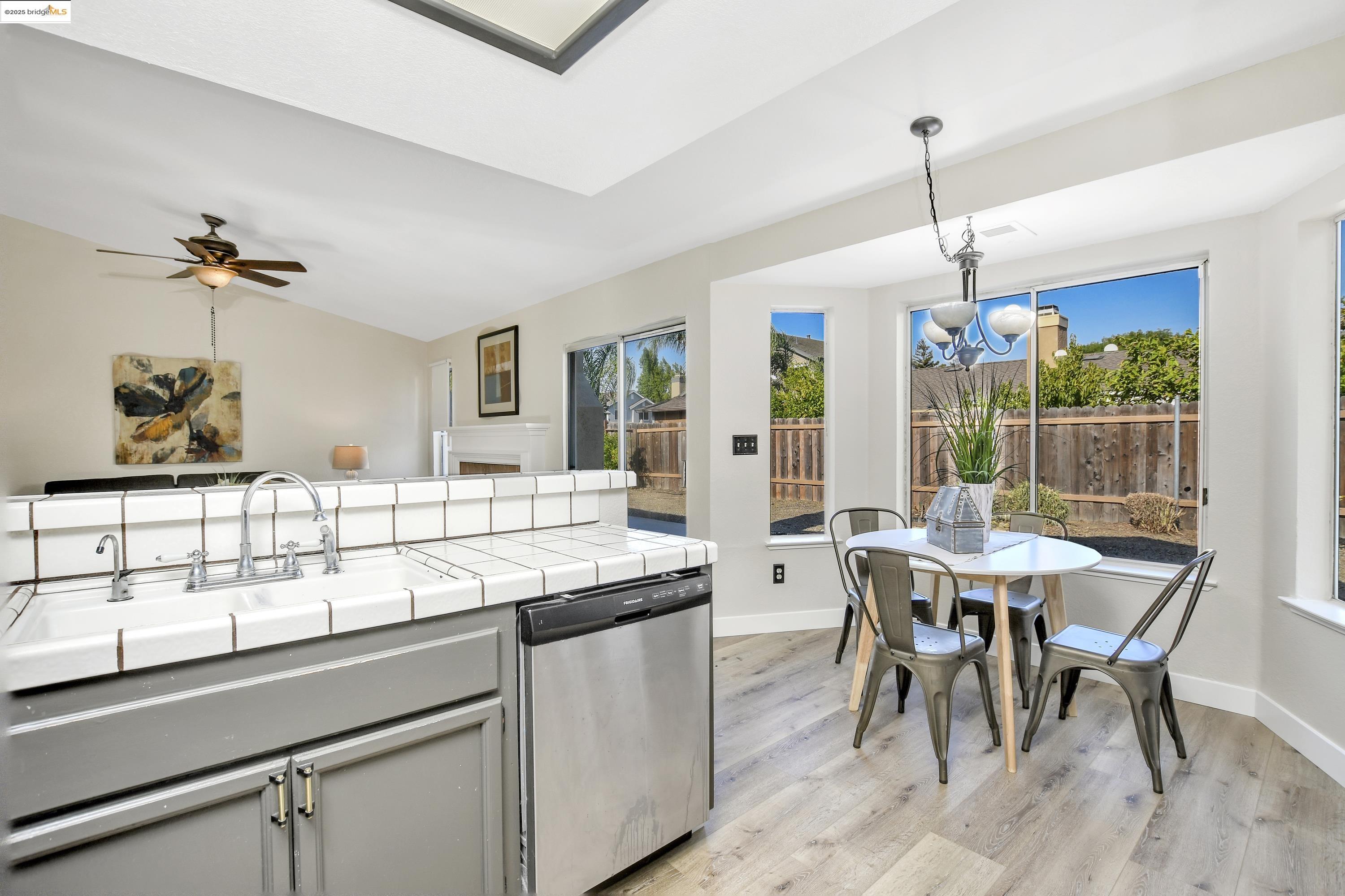 Detail Gallery Image 10 of 30 For 315 Helena Ct, Oakley,  CA 94561 - 3 Beds | 2 Baths