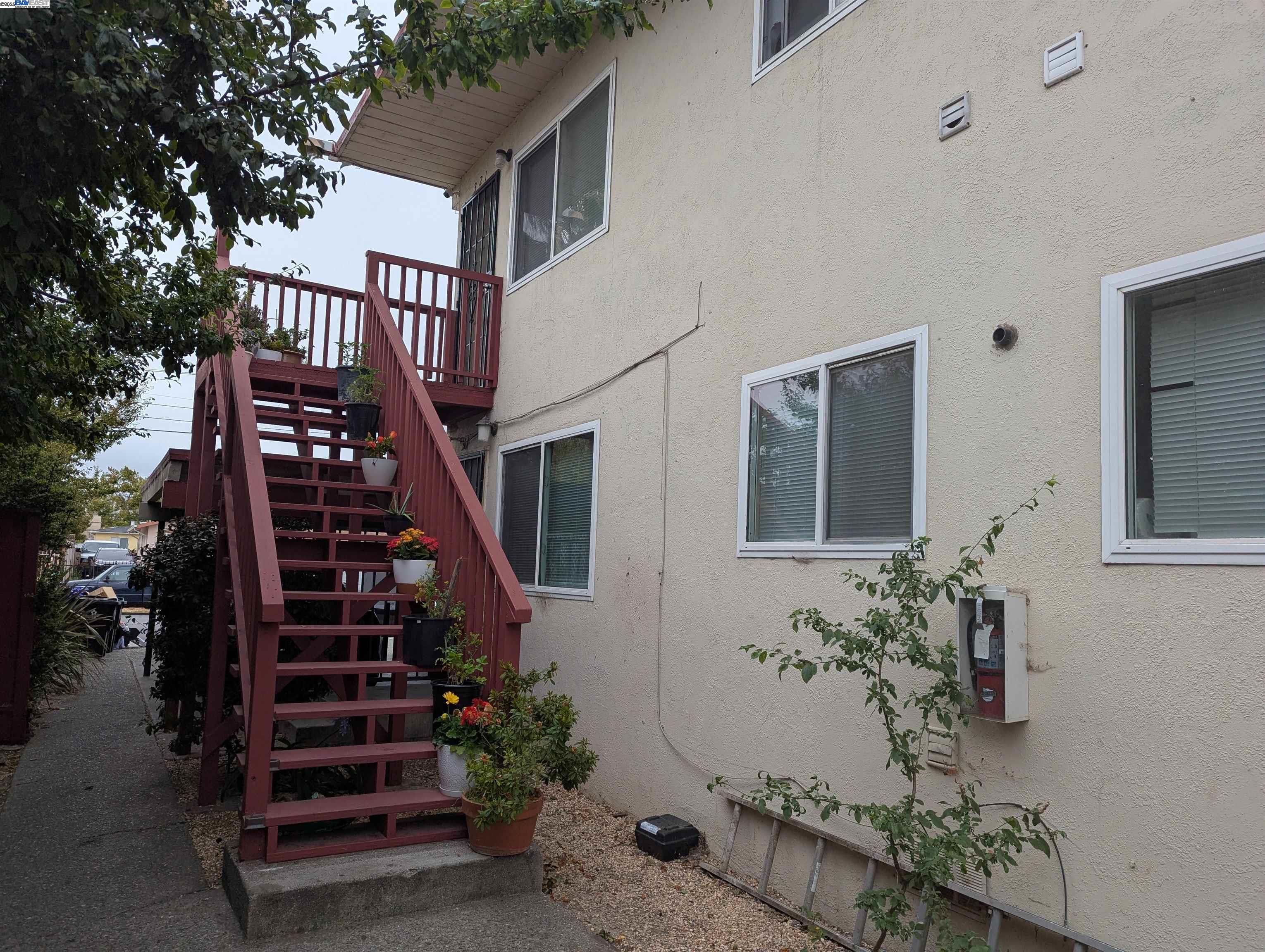 Detail Gallery Image 3 of 16 For 317 S 26th St, Richmond,  CA 94804 - – Beds | – Baths