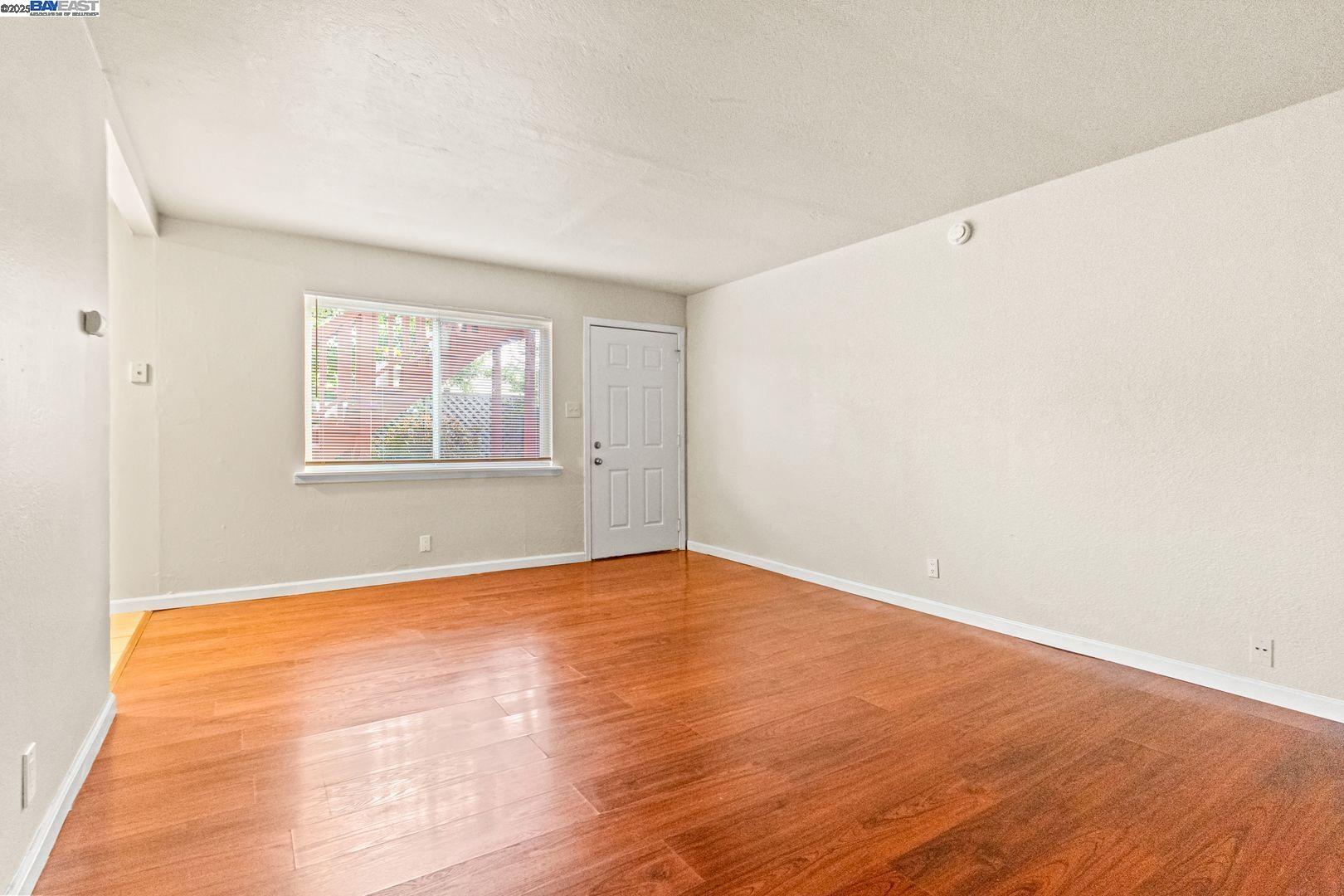 Detail Gallery Image 8 of 16 For 317 S 26th St, Richmond,  CA 94804 - – Beds | – Baths