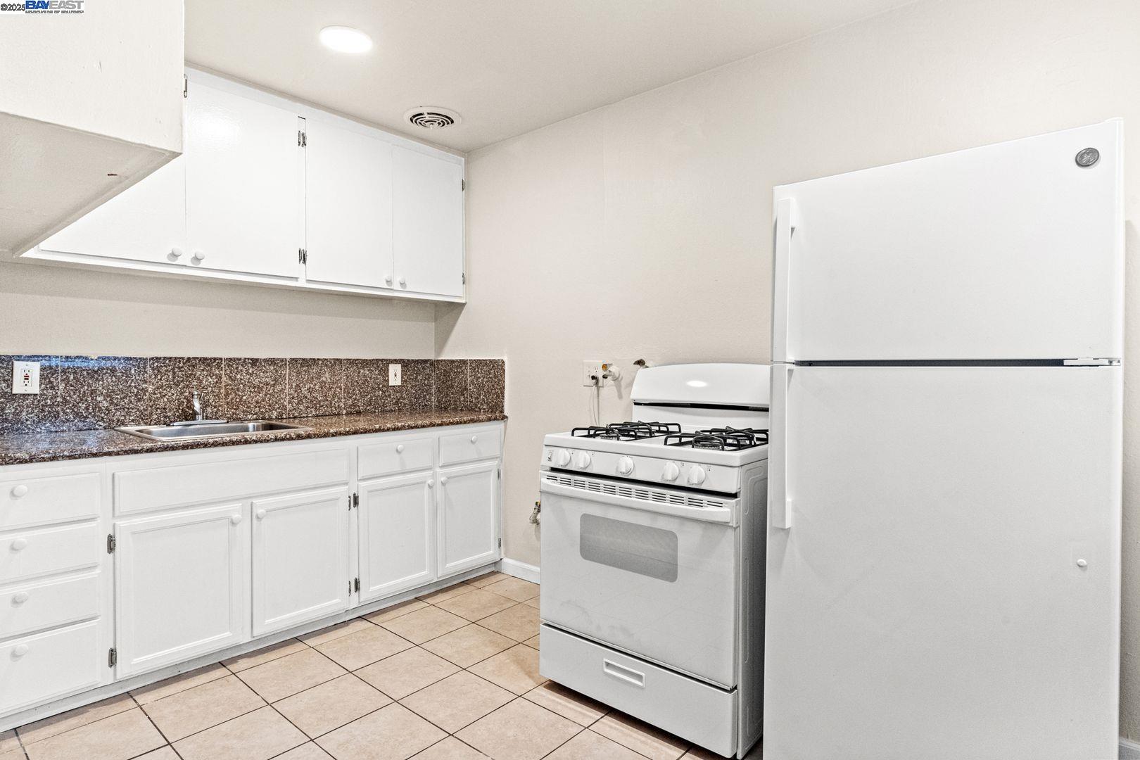 Detail Gallery Image 10 of 16 For 317 S 26th St, Richmond,  CA 94804 - – Beds | – Baths