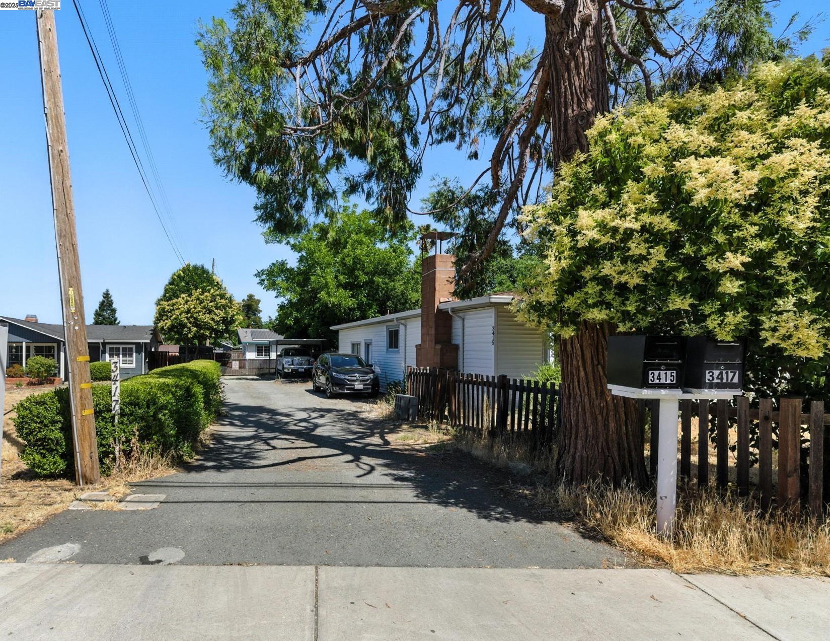 Detail Gallery Image 2 of 41 For 3417 Wren Ave, Concord,  CA 94519-2330 - 3 Beds | 2 Baths