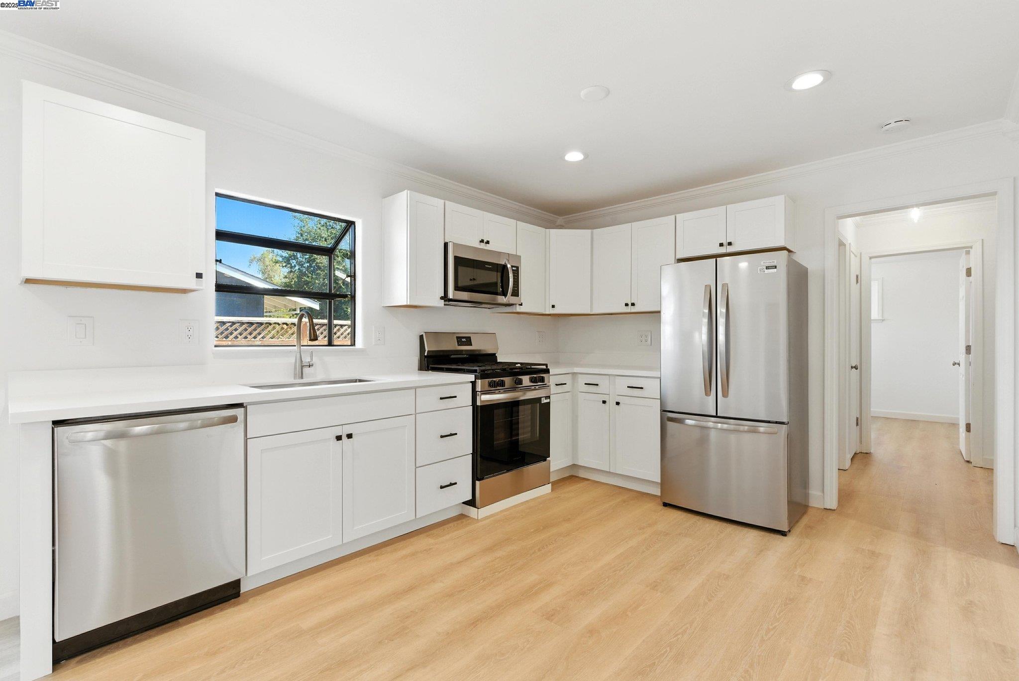 Detail Gallery Image 12 of 41 For 3417 Wren Ave, Concord,  CA 94519-2330 - 3 Beds | 2 Baths