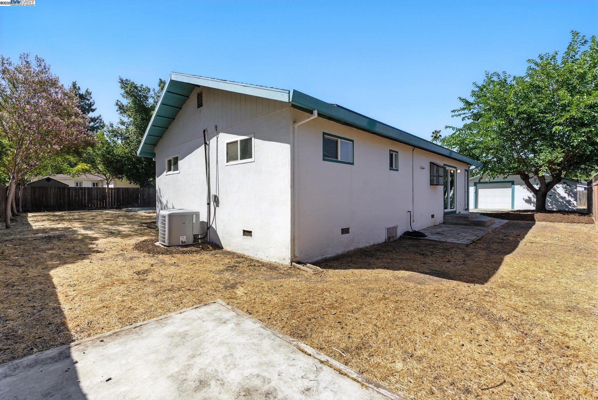 Detail Gallery Image 30 of 41 For 3417 Wren Ave, Concord,  CA 94519-2330 - 3 Beds | 2 Baths