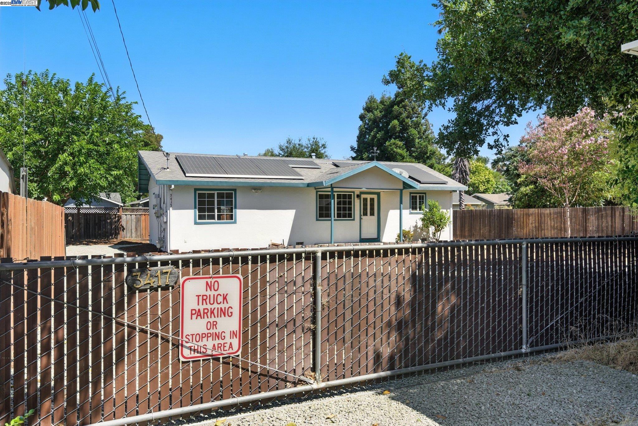 Detail Gallery Image 4 of 41 For 3417 Wren Ave, Concord,  CA 94519-2330 - 3 Beds | 2 Baths
