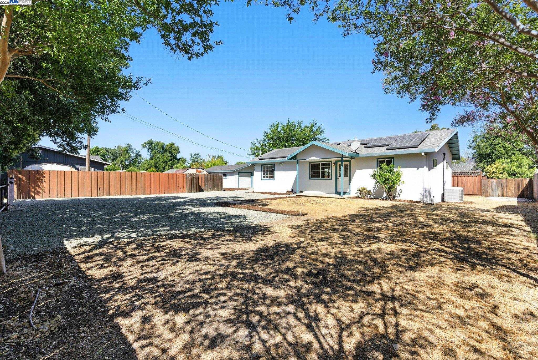 Detail Gallery Image 5 of 41 For 3417 Wren Ave, Concord,  CA 94519-2330 - 3 Beds | 2 Baths
