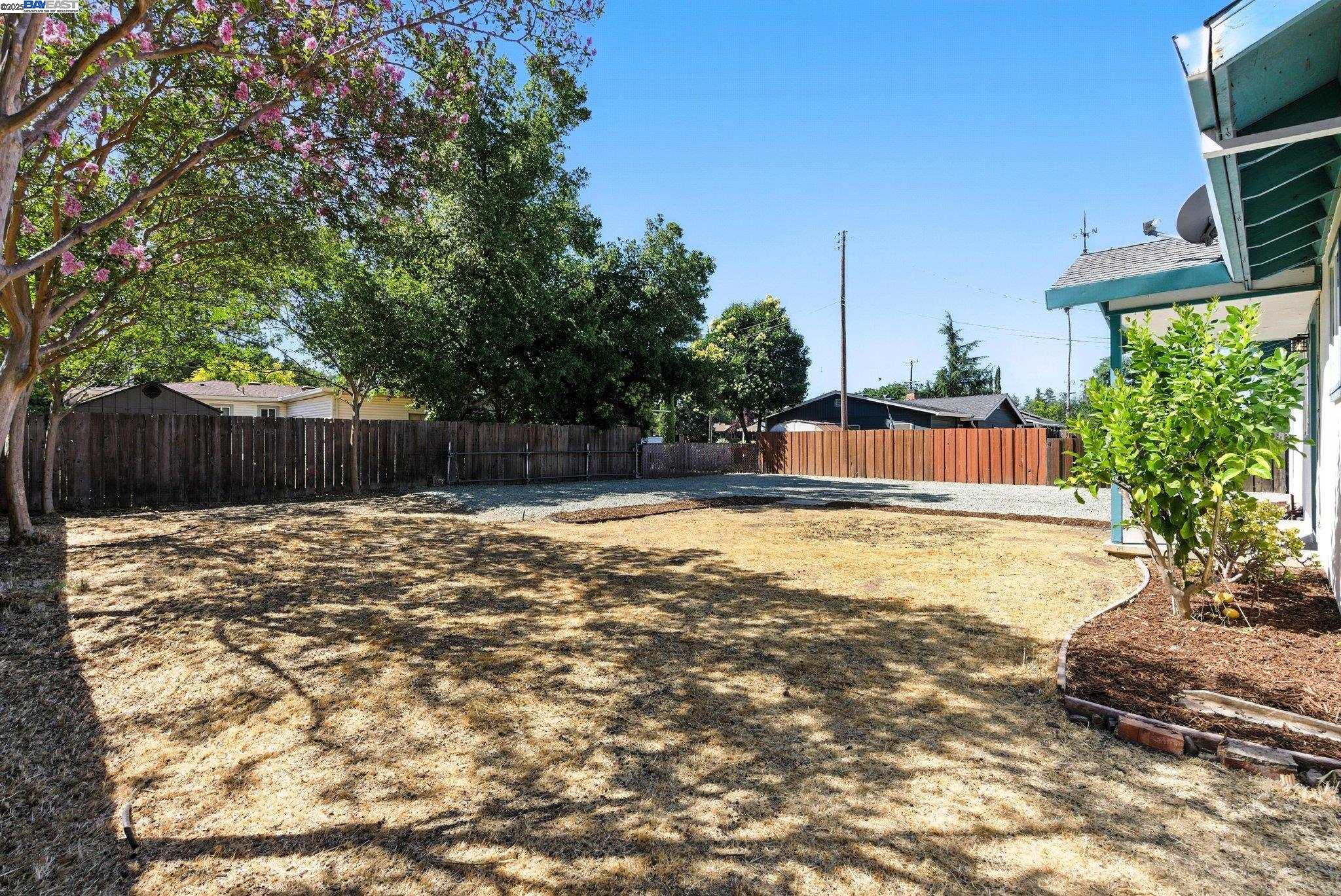 Detail Gallery Image 7 of 41 For 3417 Wren Ave, Concord,  CA 94519-2330 - 3 Beds | 2 Baths