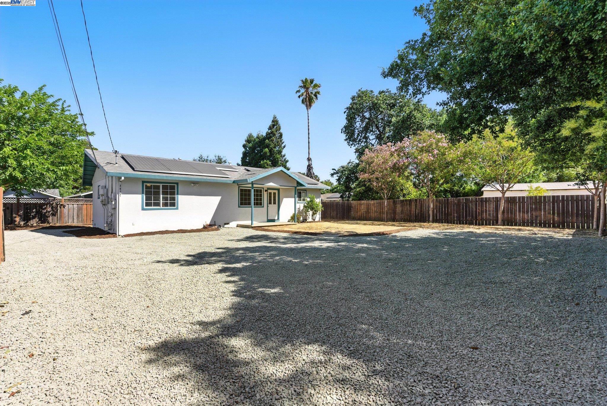 Detail Gallery Image 8 of 41 For 3417 Wren Ave, Concord,  CA 94519-2330 - 3 Beds | 2 Baths