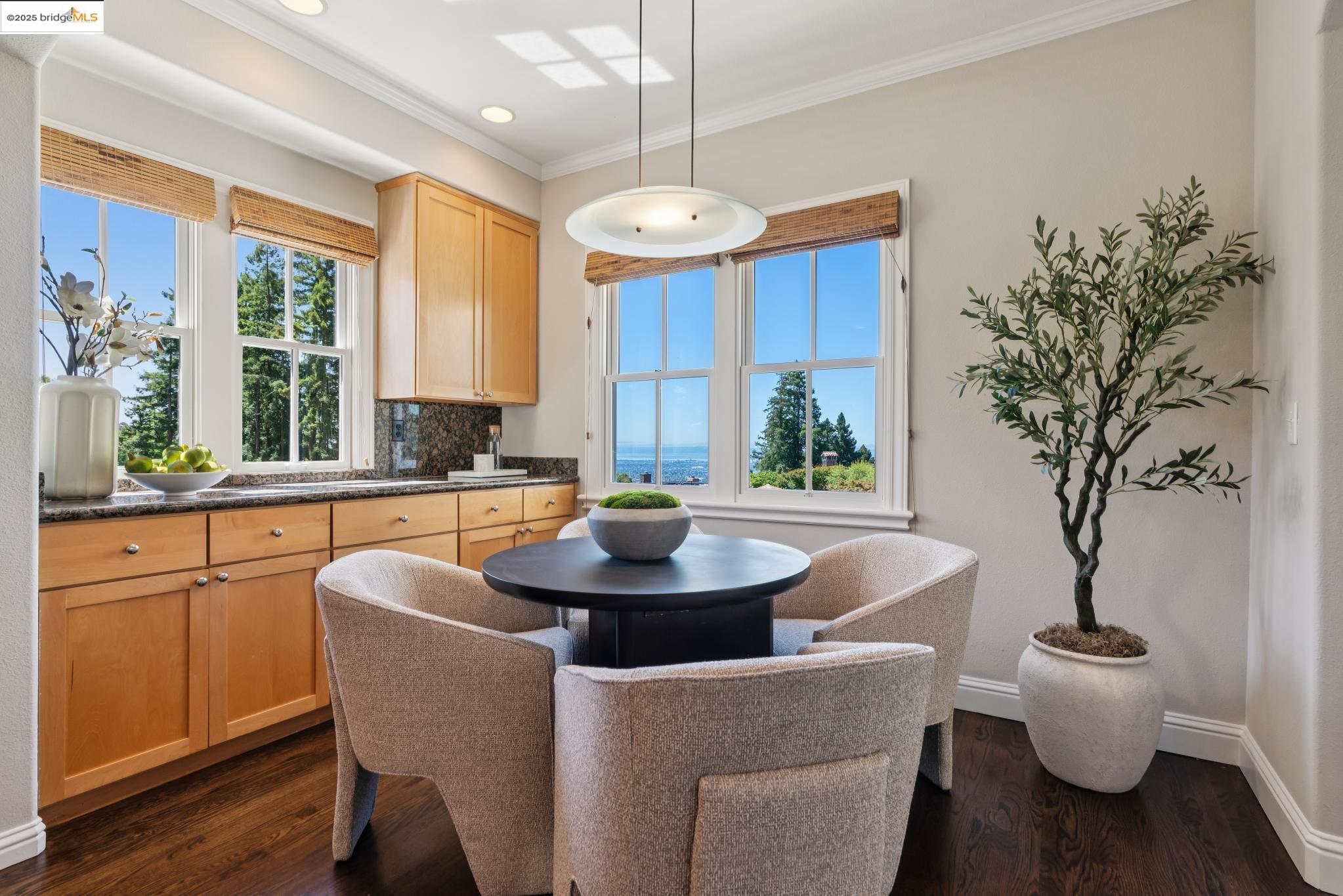 Detail Gallery Image 15 of 57 For 1016 Grizzly Peak Blvd, Berkeley,  CA 94708 - 4 Beds | 2/1 Baths
