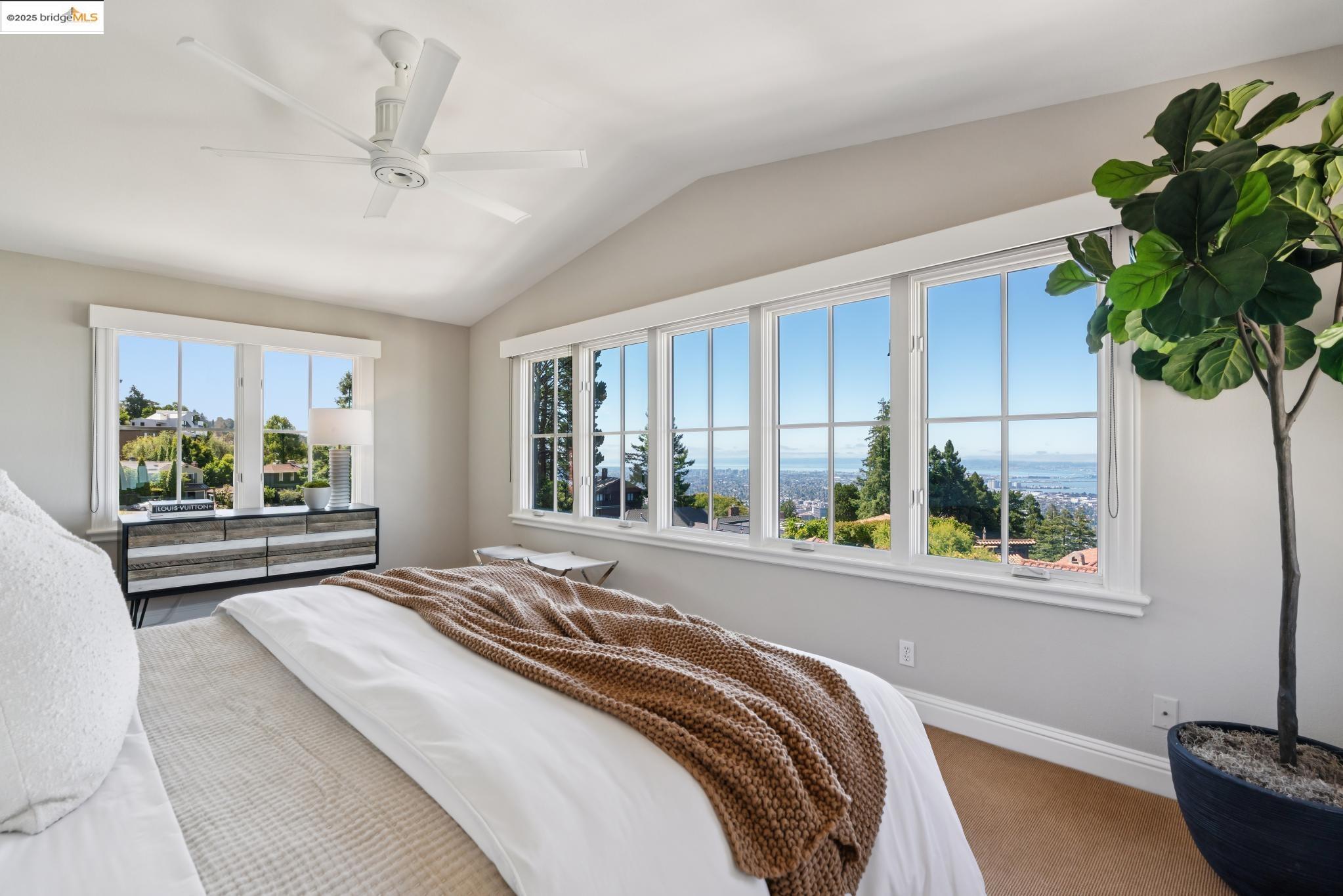 Detail Gallery Image 21 of 57 For 1016 Grizzly Peak Blvd, Berkeley,  CA 94708 - 4 Beds | 2/1 Baths