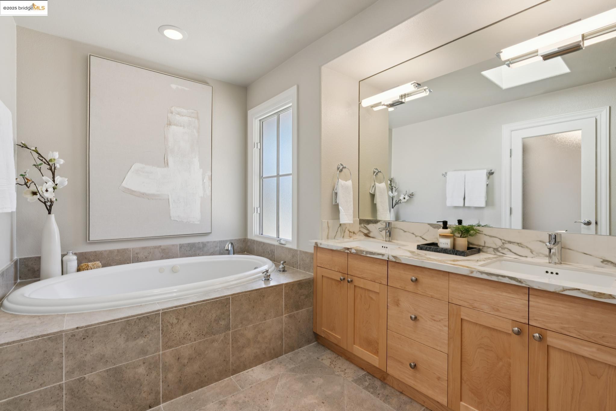 Detail Gallery Image 30 of 57 For 1016 Grizzly Peak Blvd, Berkeley,  CA 94708 - 4 Beds | 2/1 Baths